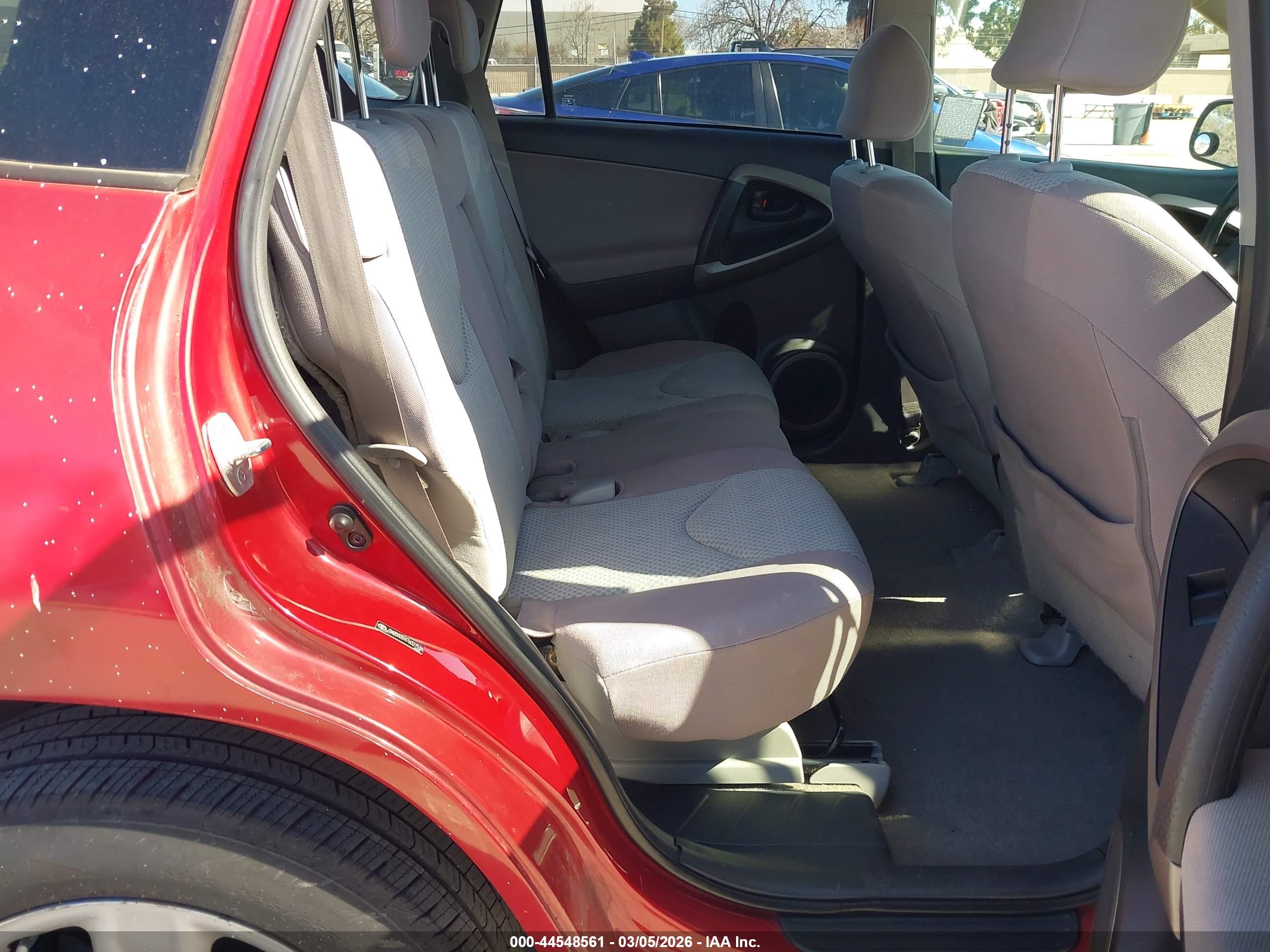 TOYOTA RAV4 image 8