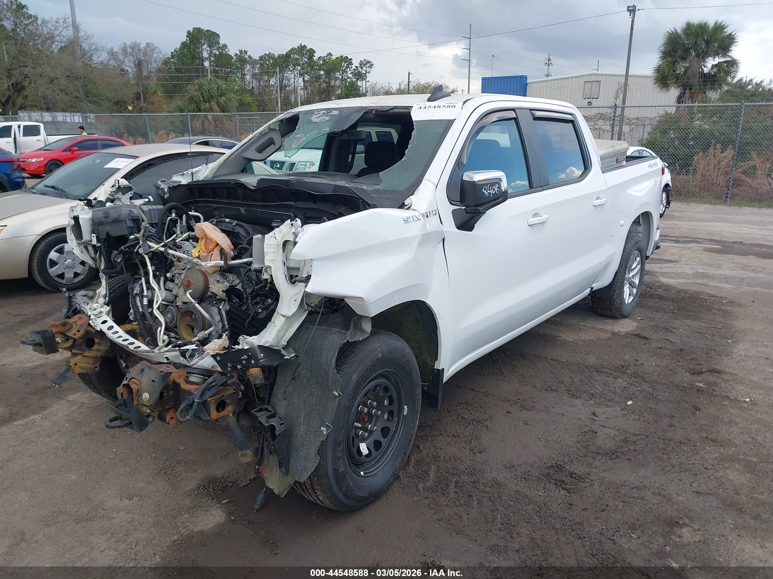 CHEVROLET SILVERADO image 2