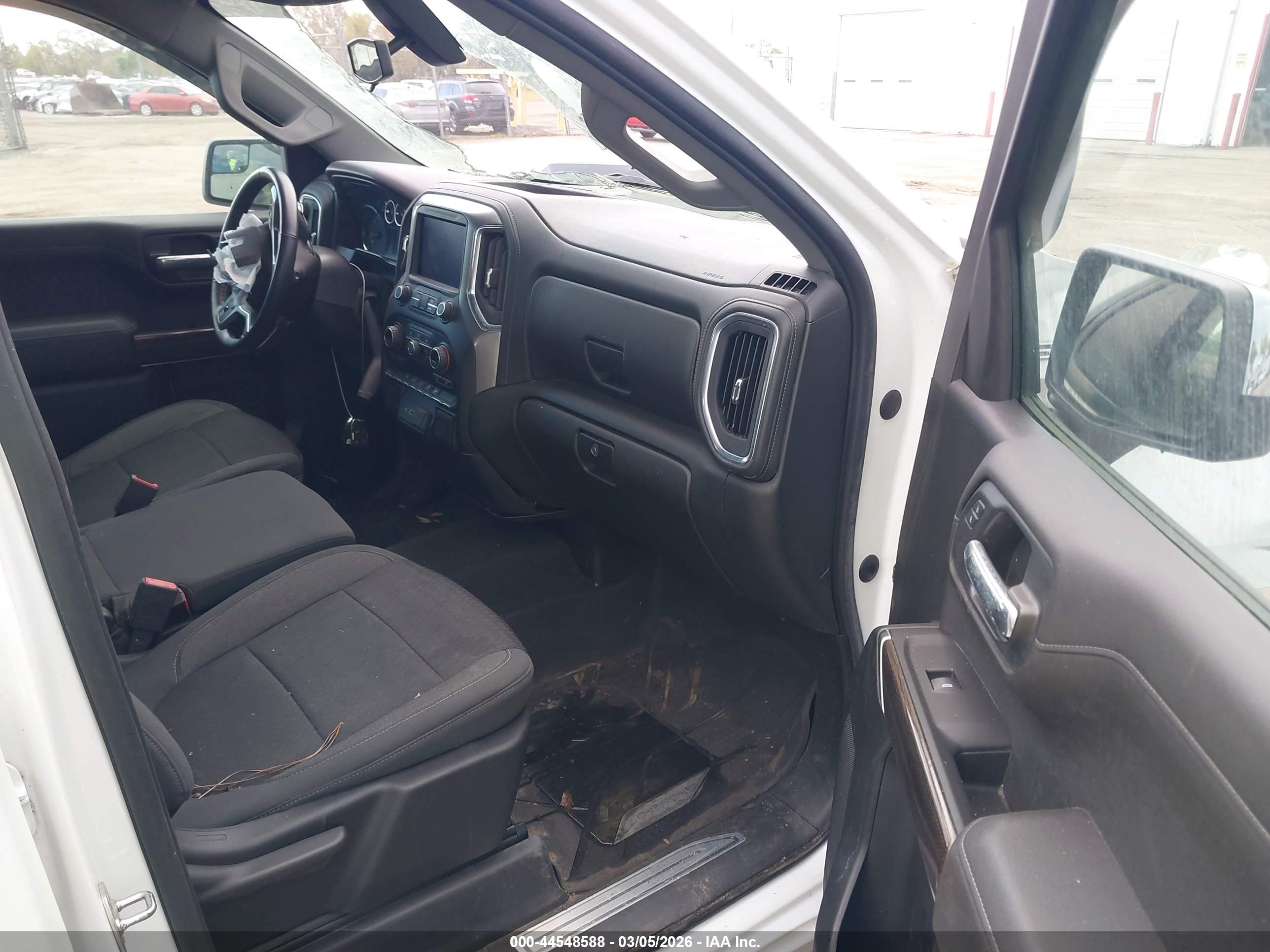 CHEVROLET SILVERADO image 5