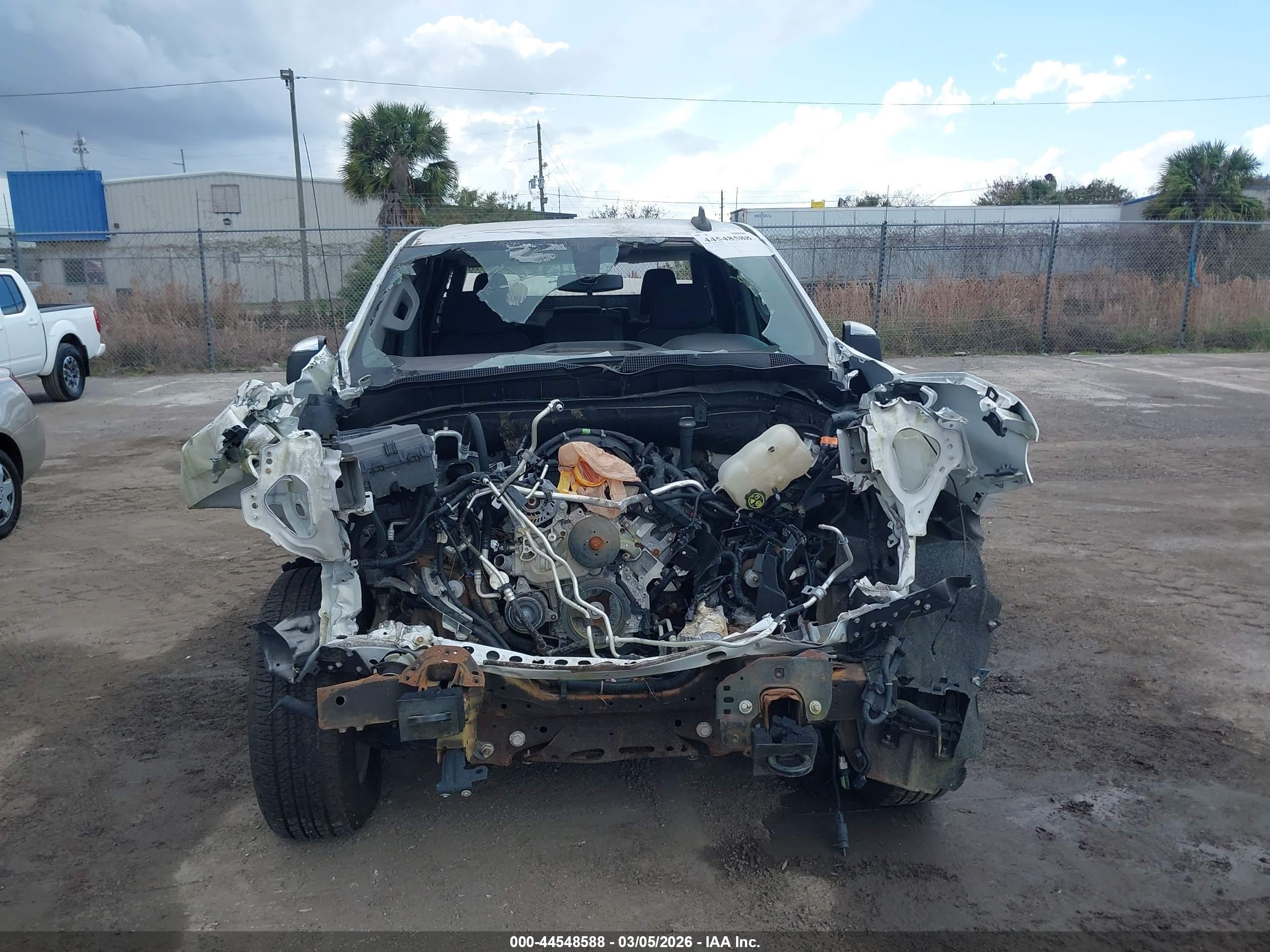 CHEVROLET SILVERADO image 6