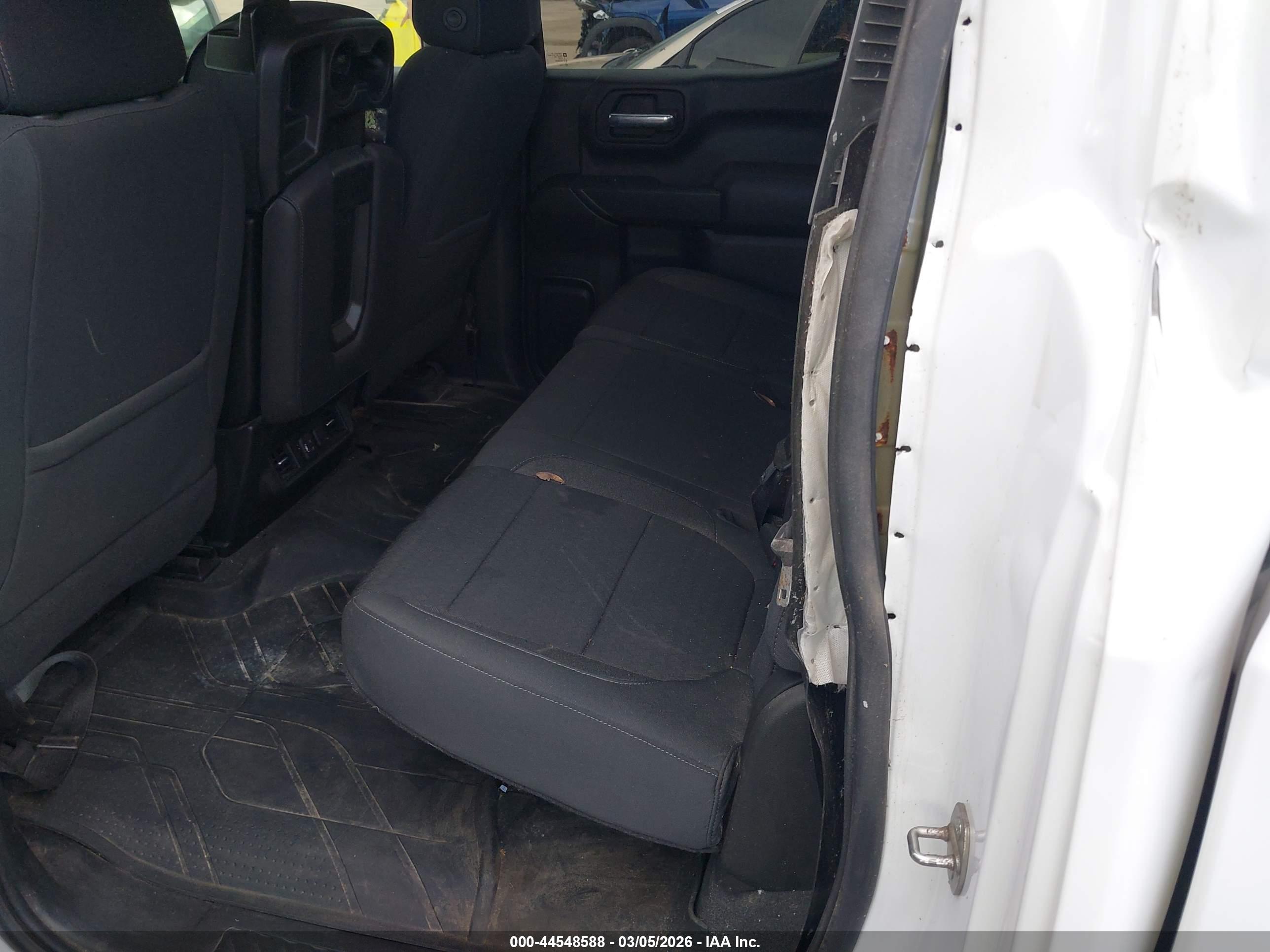CHEVROLET SILVERADO image 8