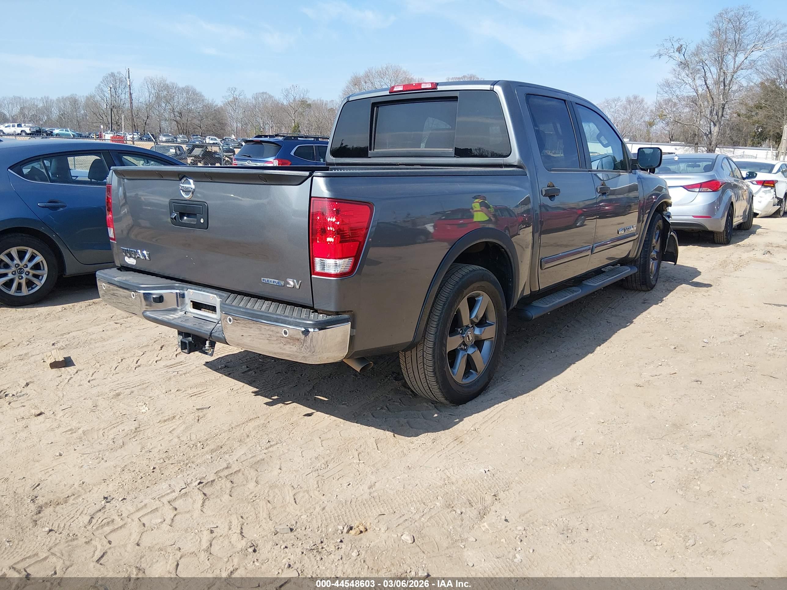 NISSAN TITAN image 4