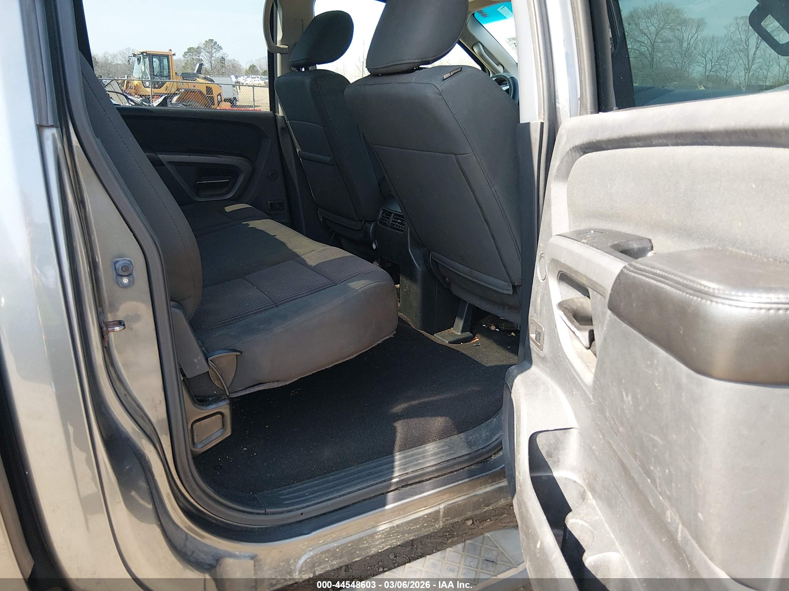 NISSAN TITAN image 8