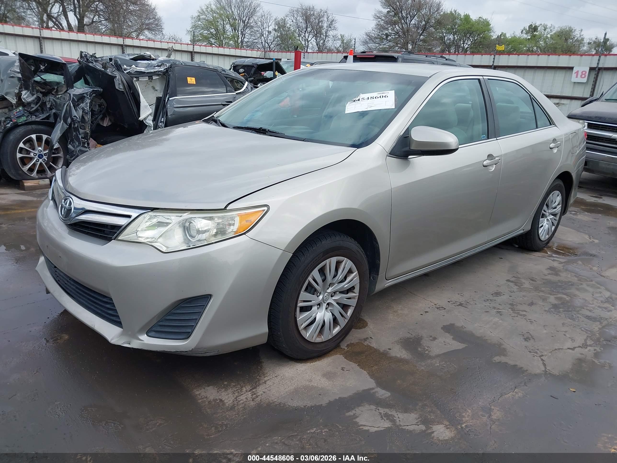 TOYOTA CAMRY image 2