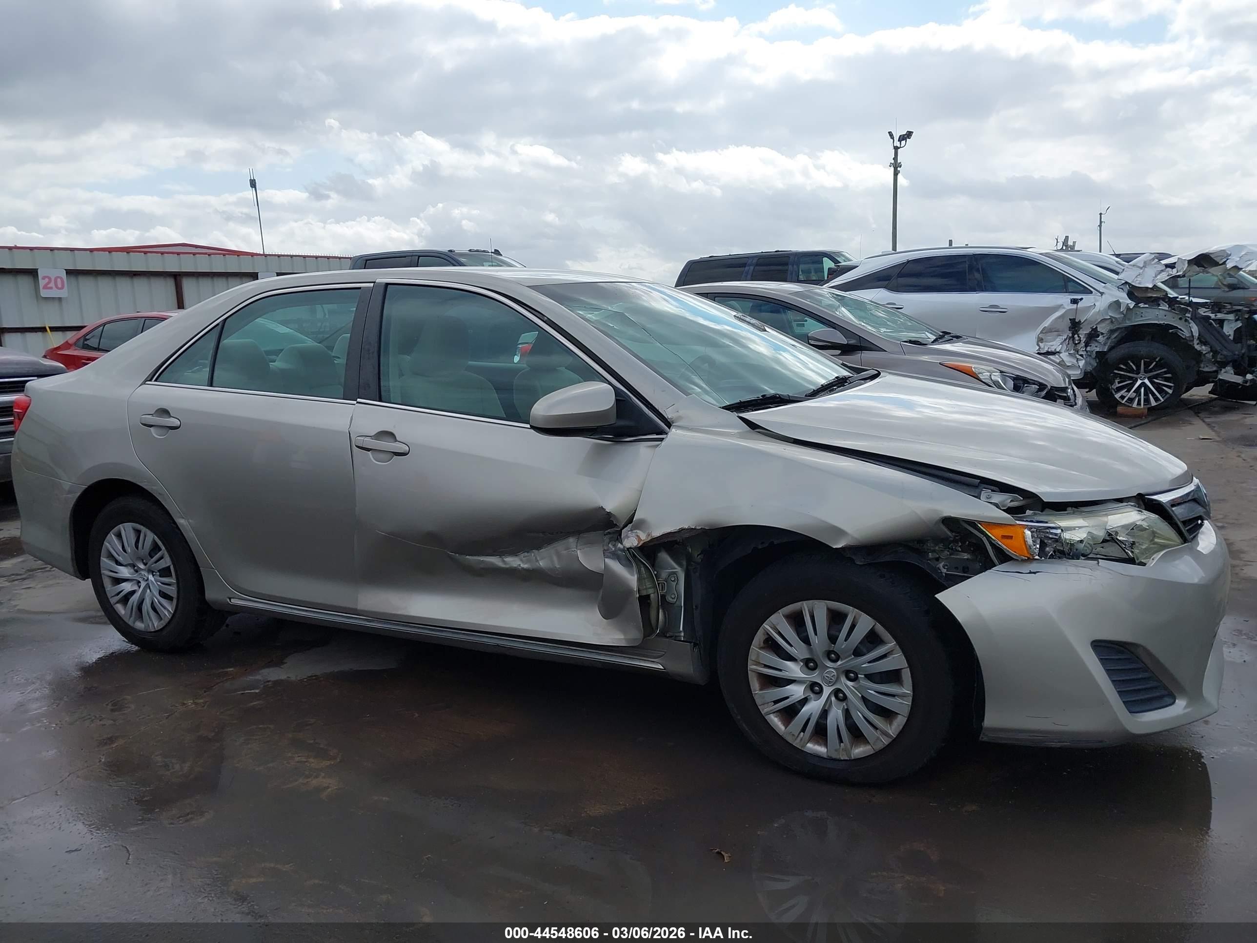 TOYOTA CAMRY image 6