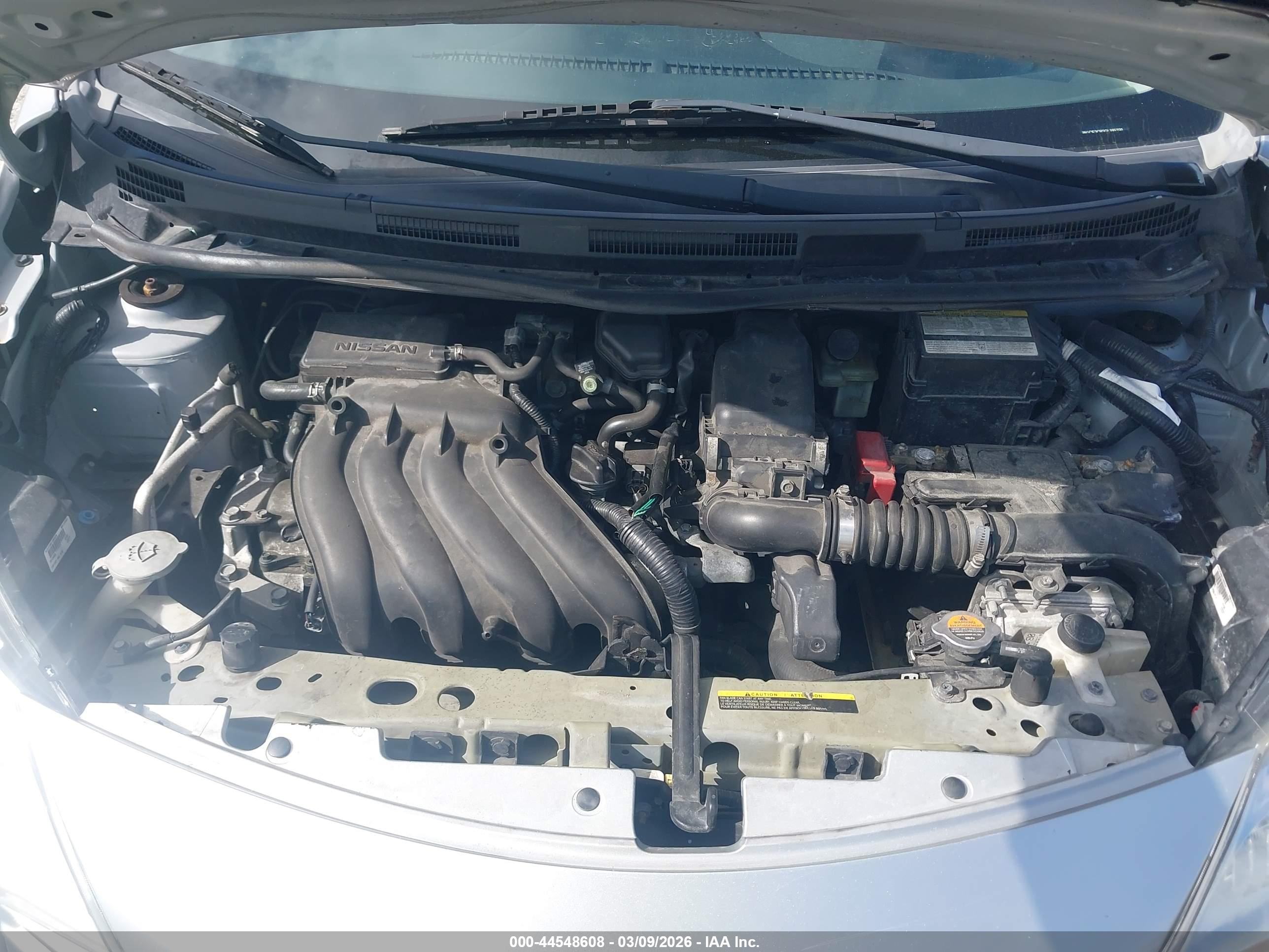 NISSAN VERSA image 10