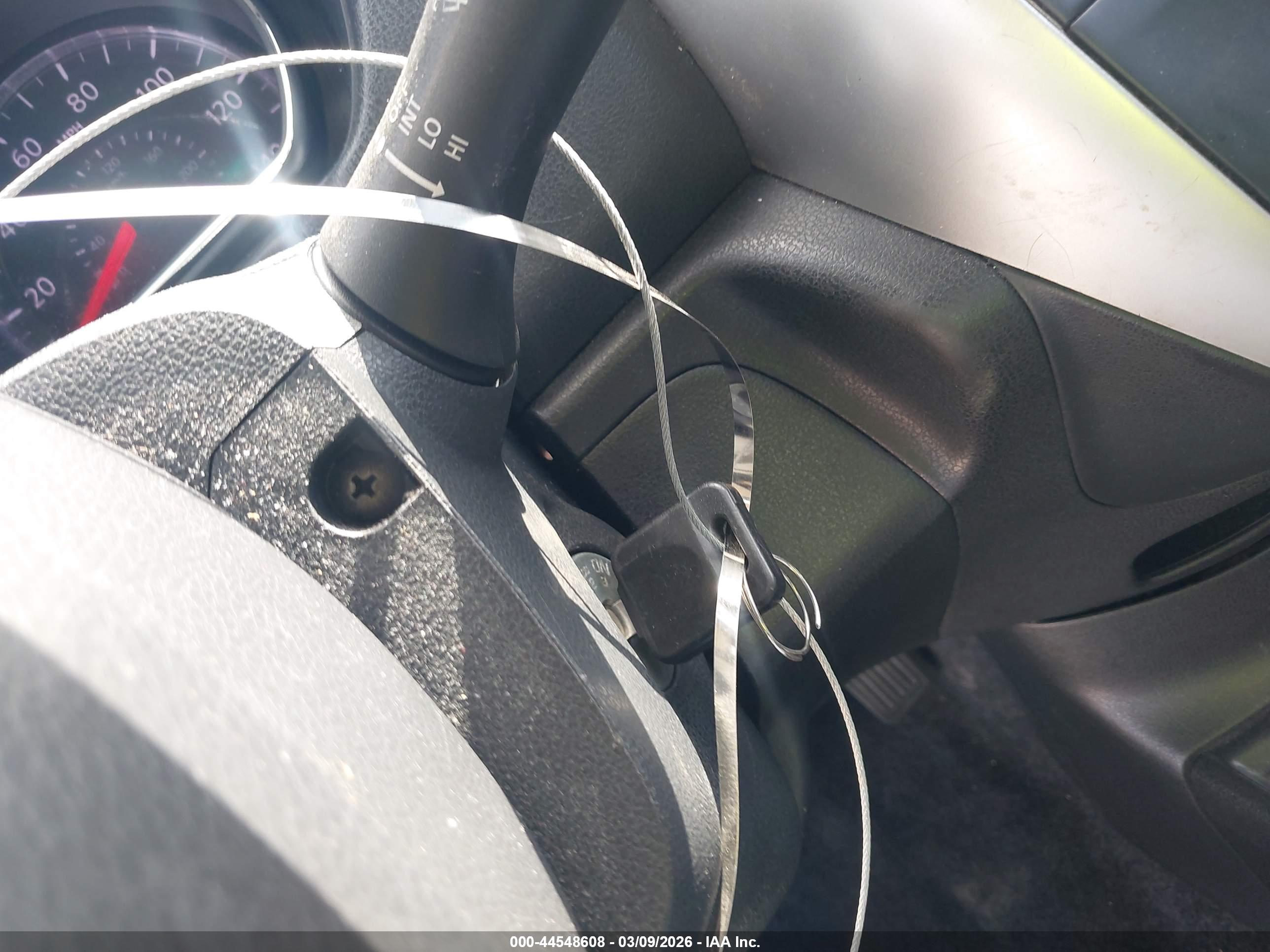 NISSAN VERSA image 11