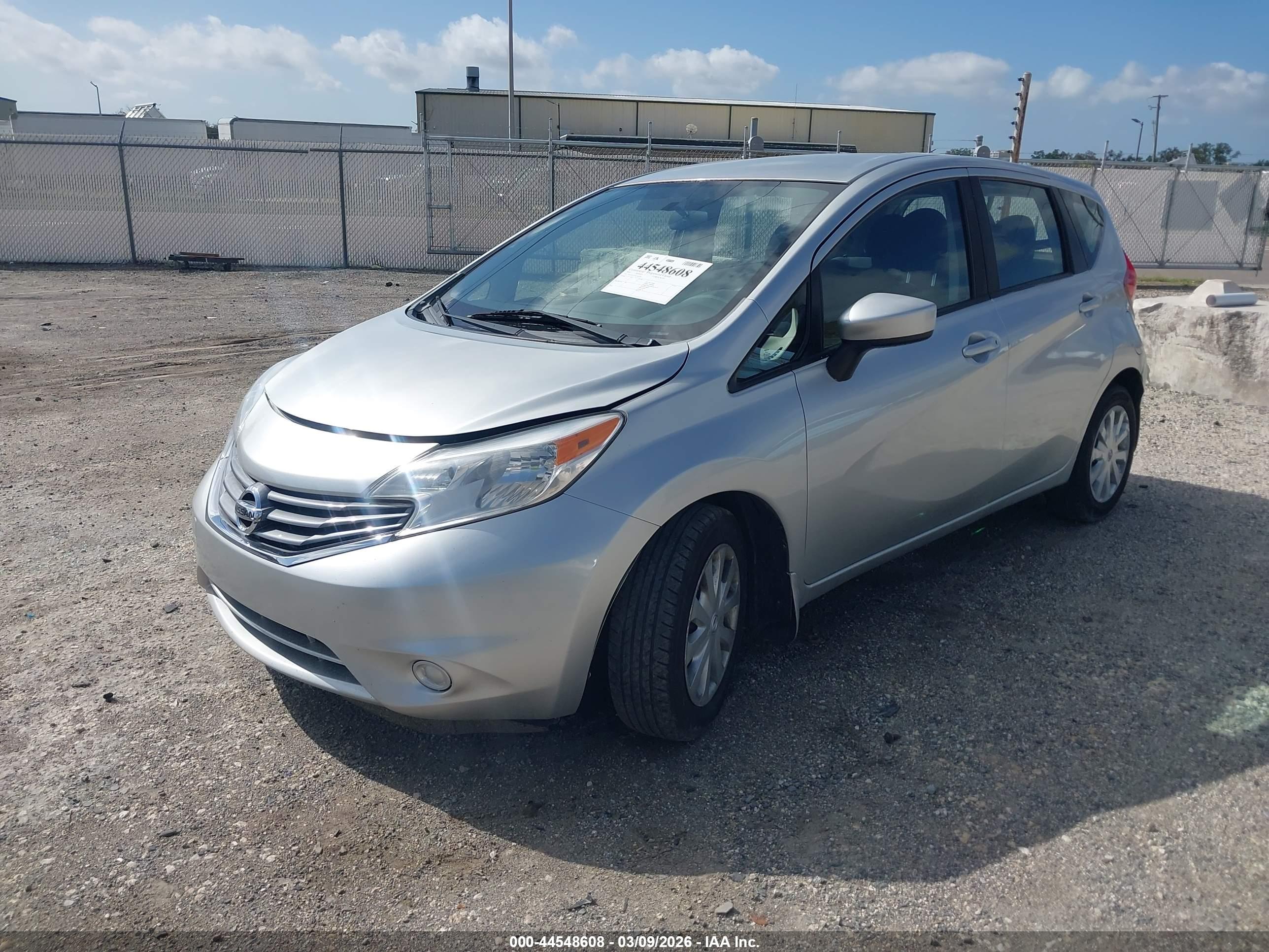 NISSAN VERSA image 2