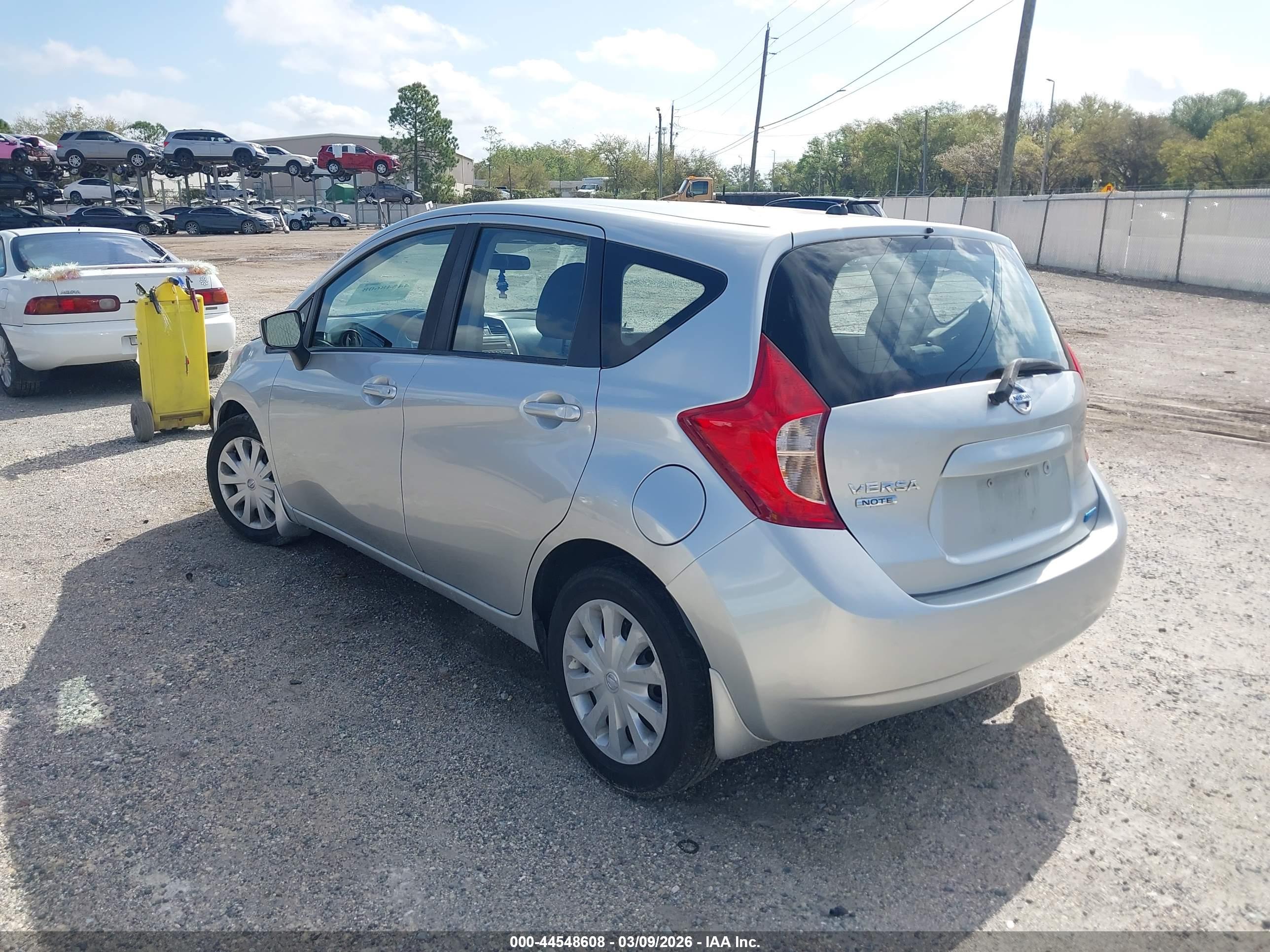 NISSAN VERSA image 3