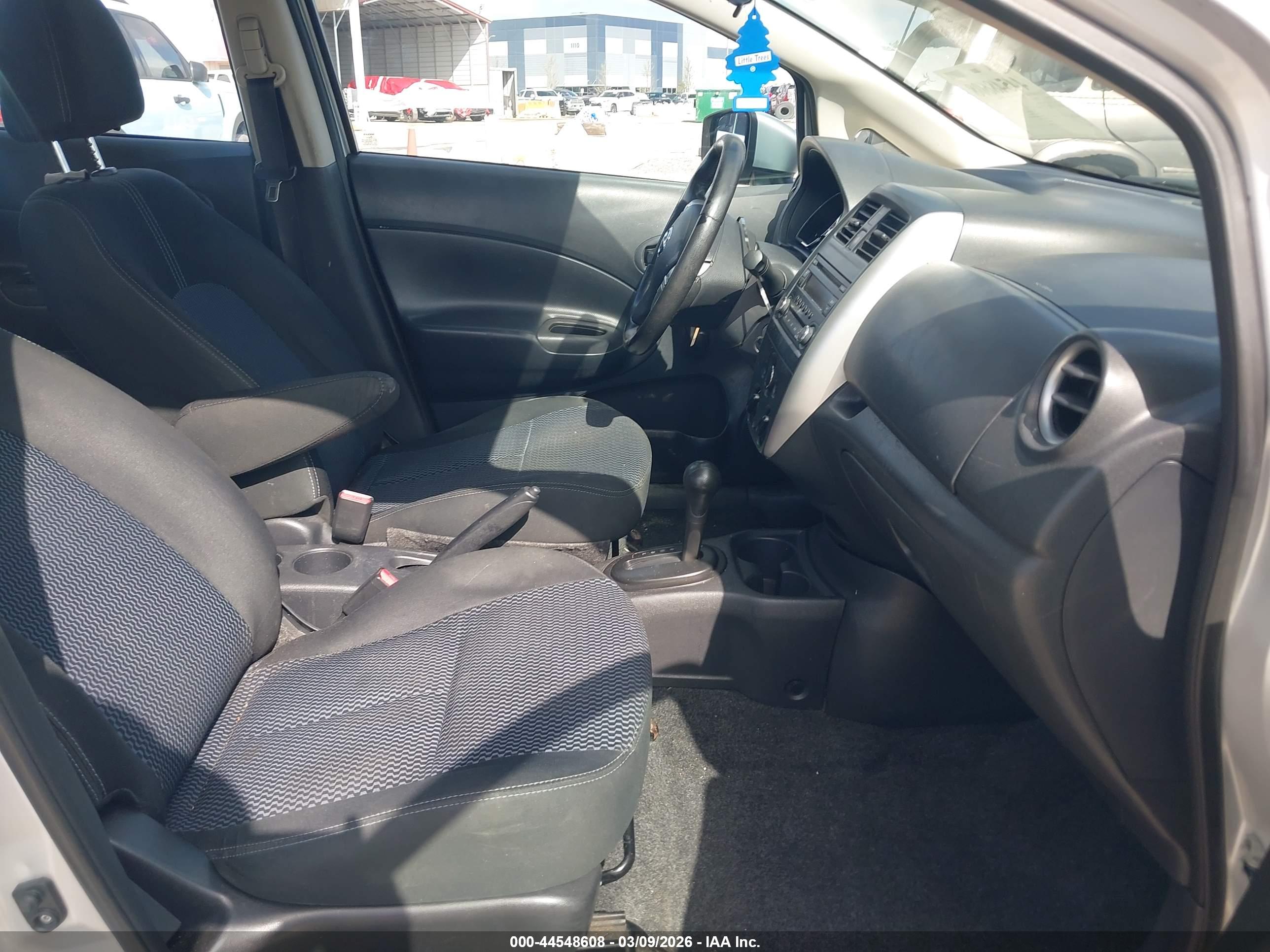 NISSAN VERSA image 5