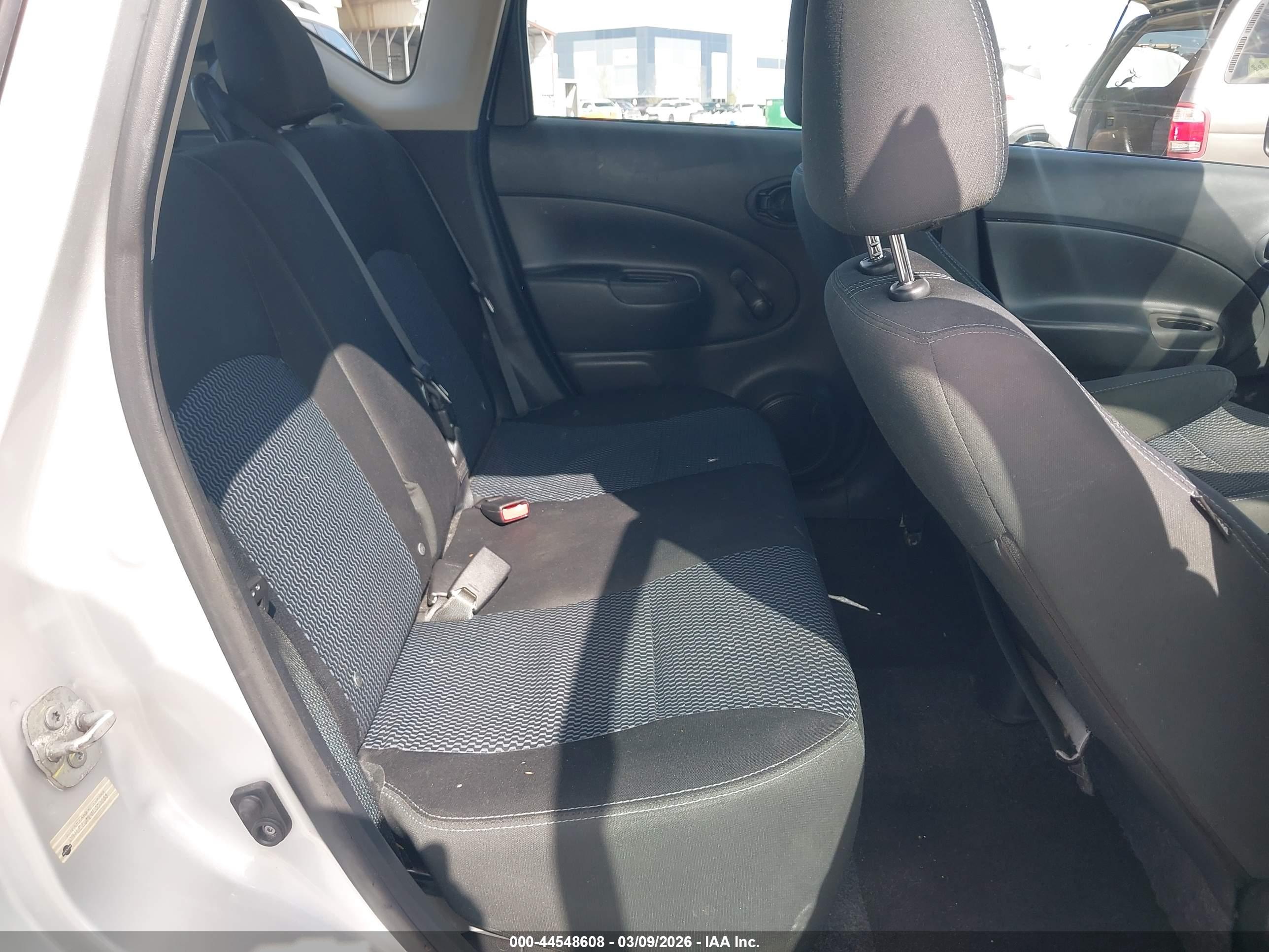 NISSAN VERSA image 8
