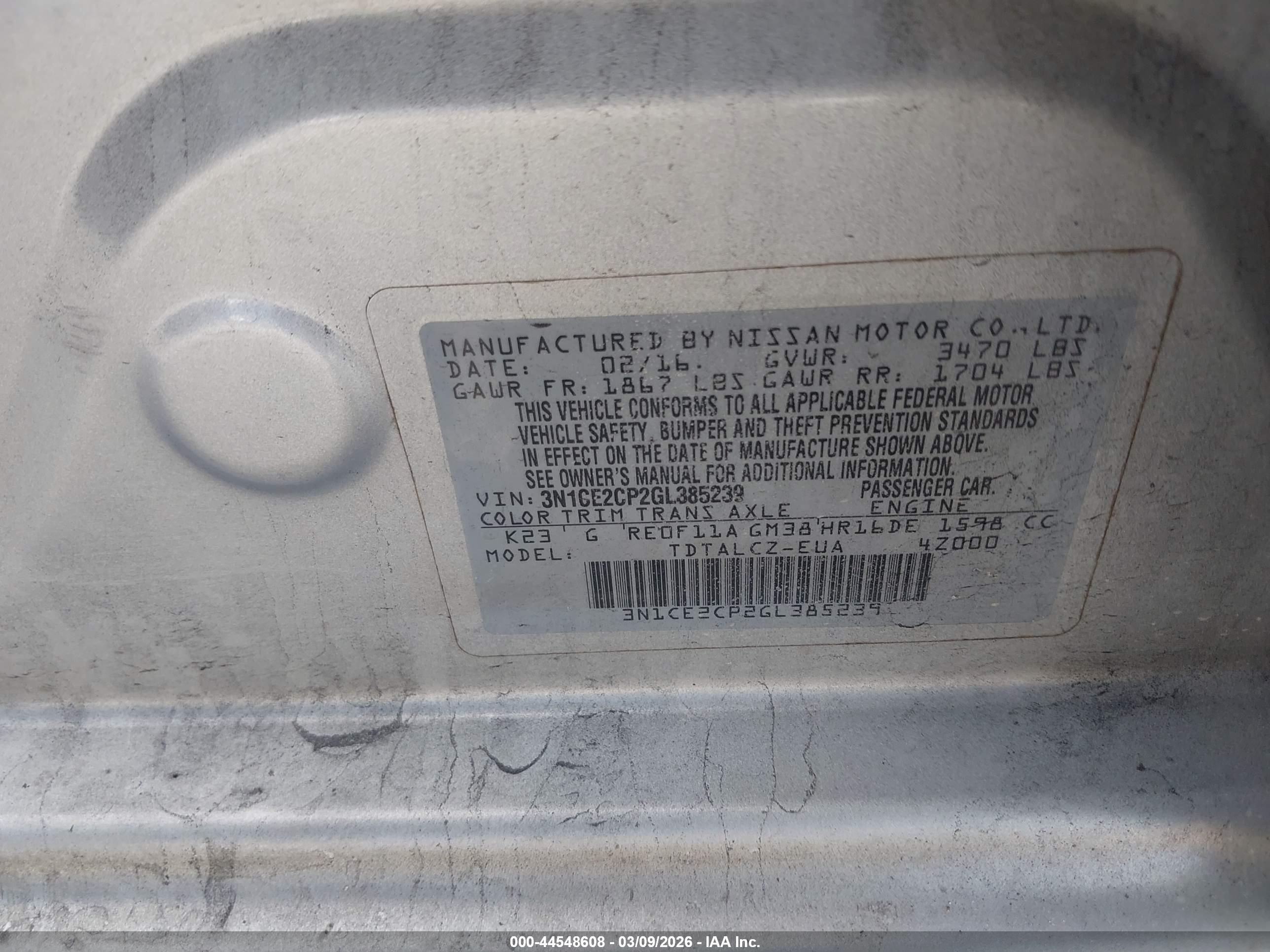 NISSAN VERSA image 9