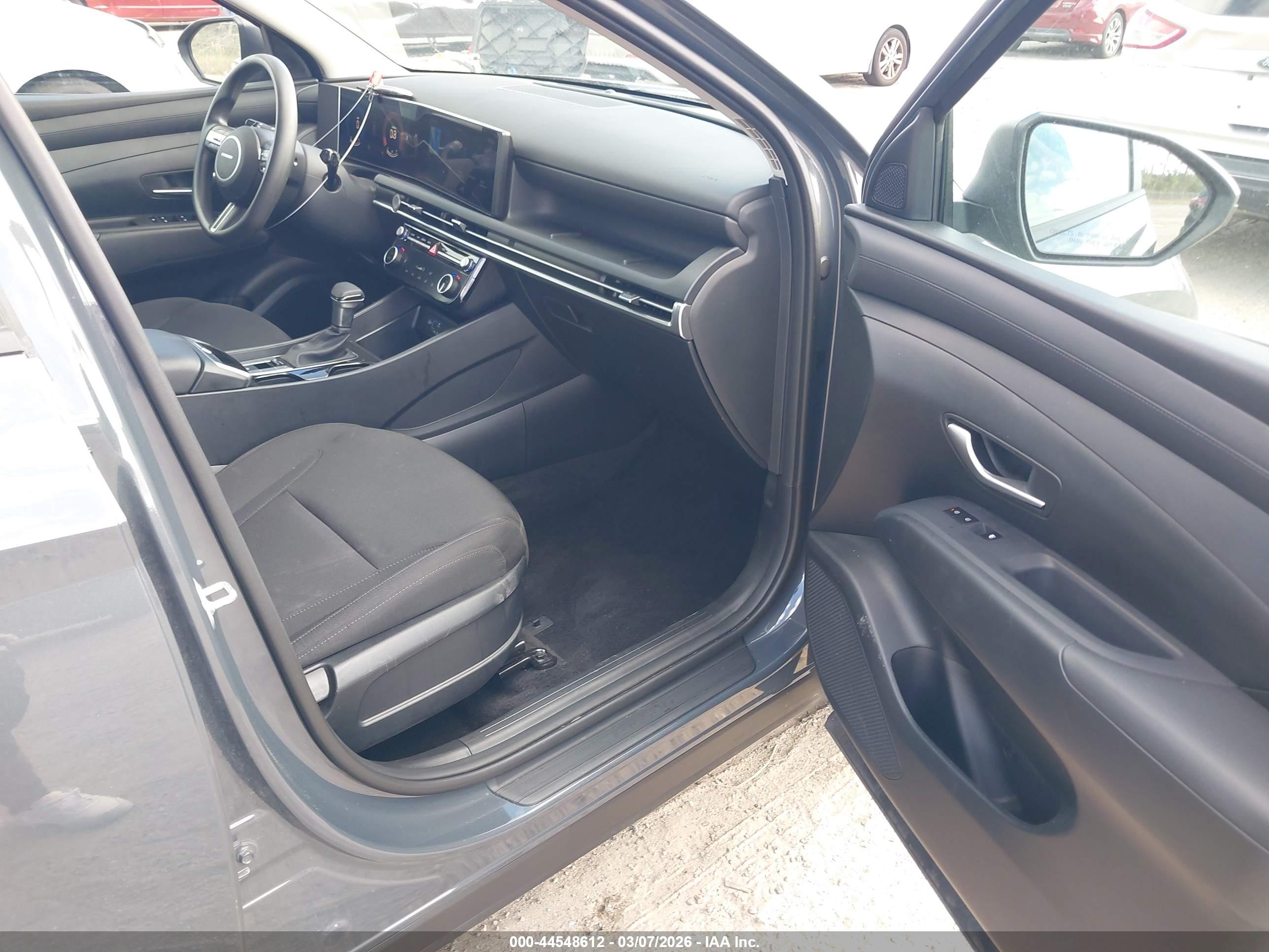 HYUNDAI TUCSON image 5