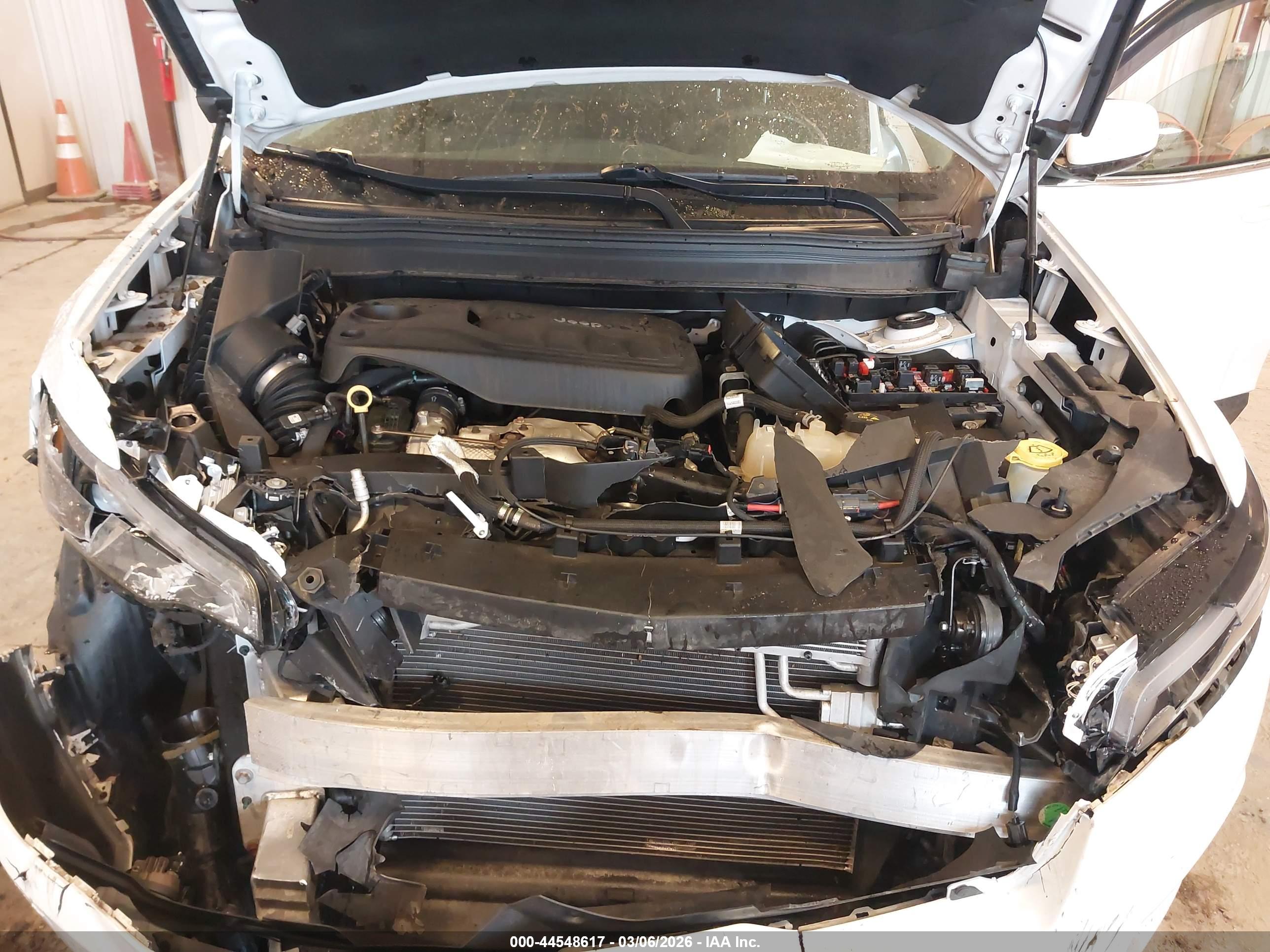 JEEP CHEROKEE image 10