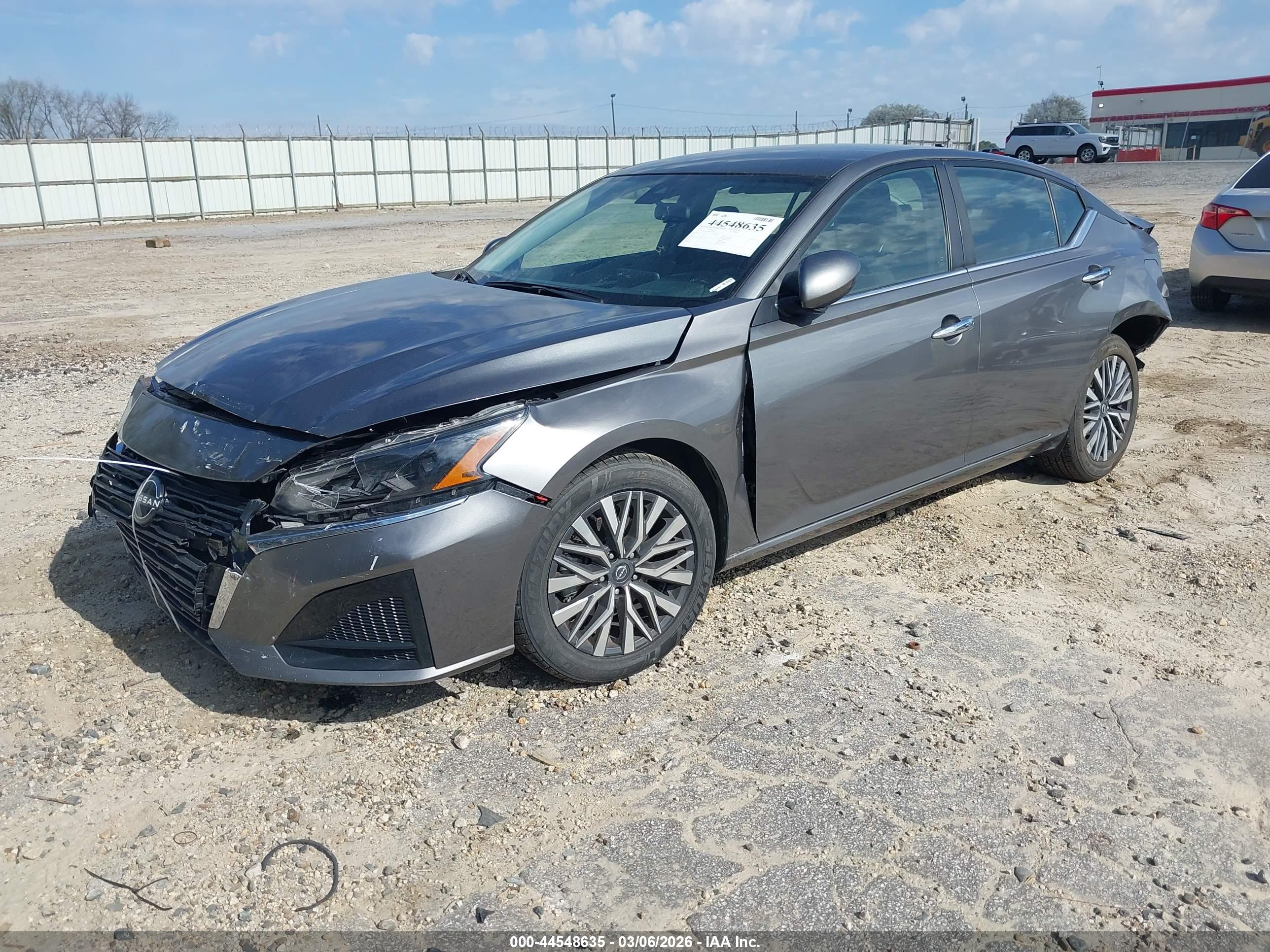 NISSAN ALTIMA image 2