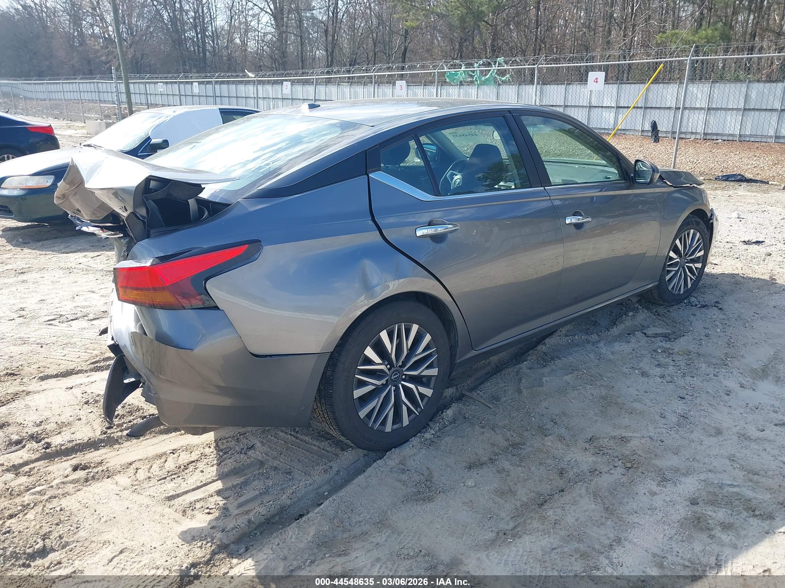 NISSAN ALTIMA image 4