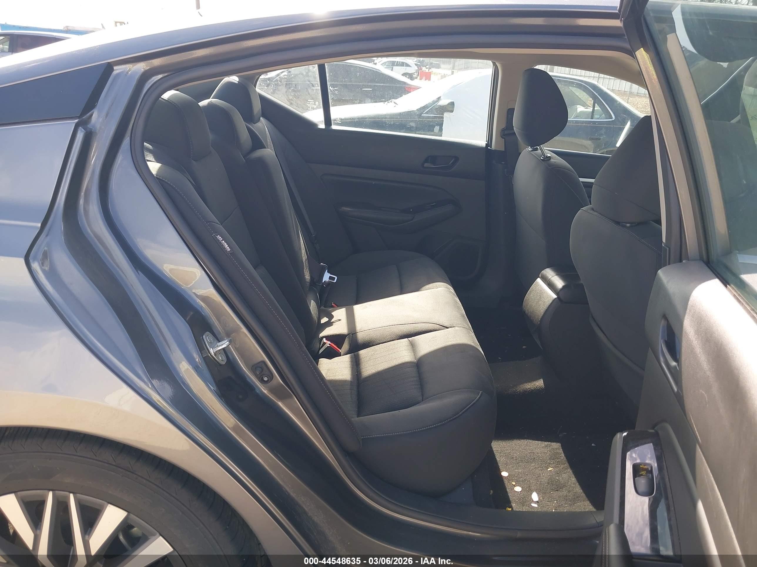 NISSAN ALTIMA image 8