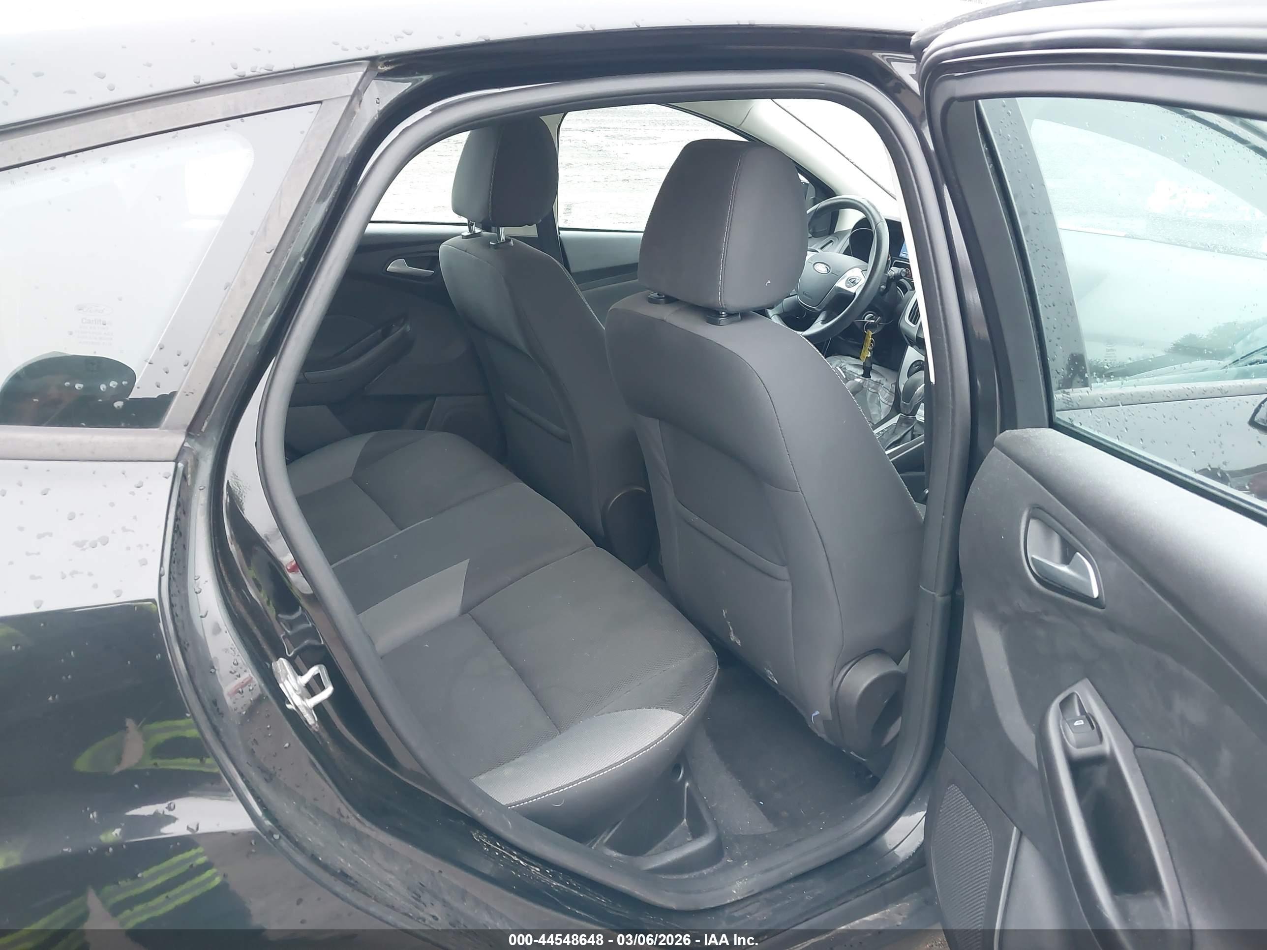FORD FOCUS image 8