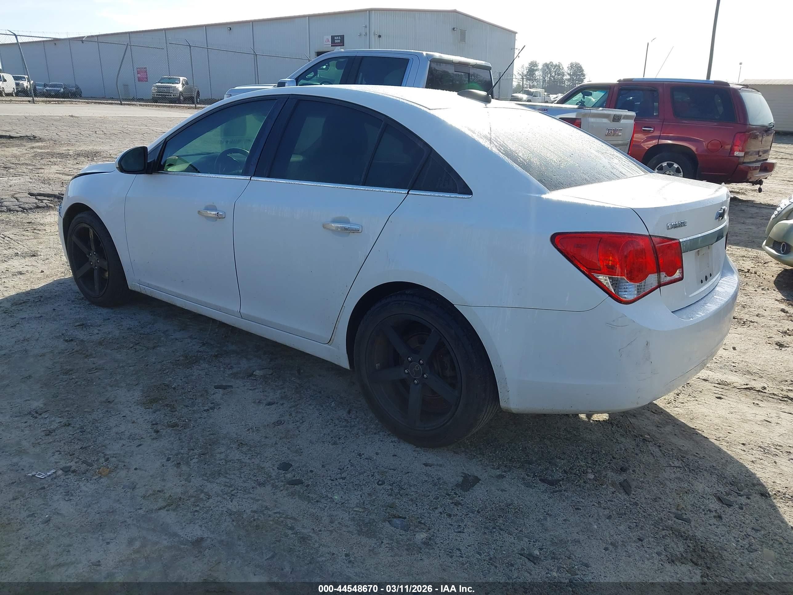 CHEVROLET CRUZE image 3