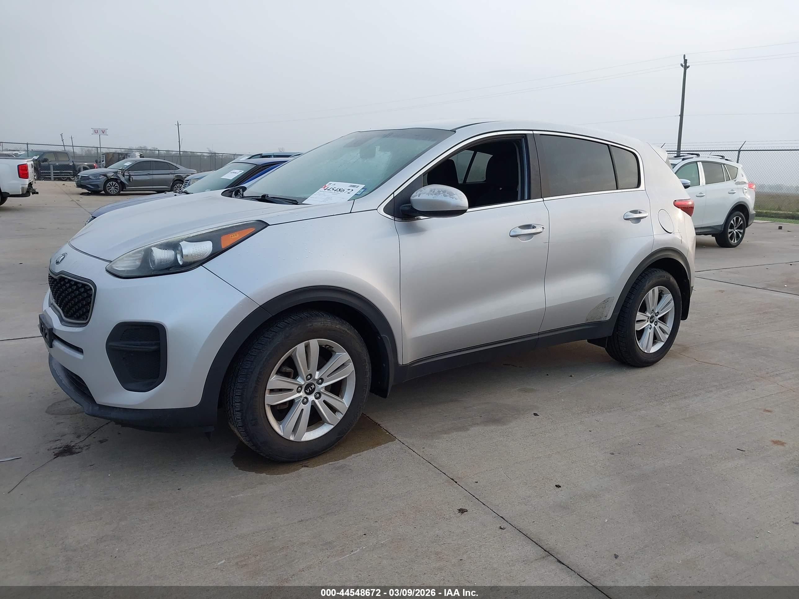 KIA SPORTAGE image 2