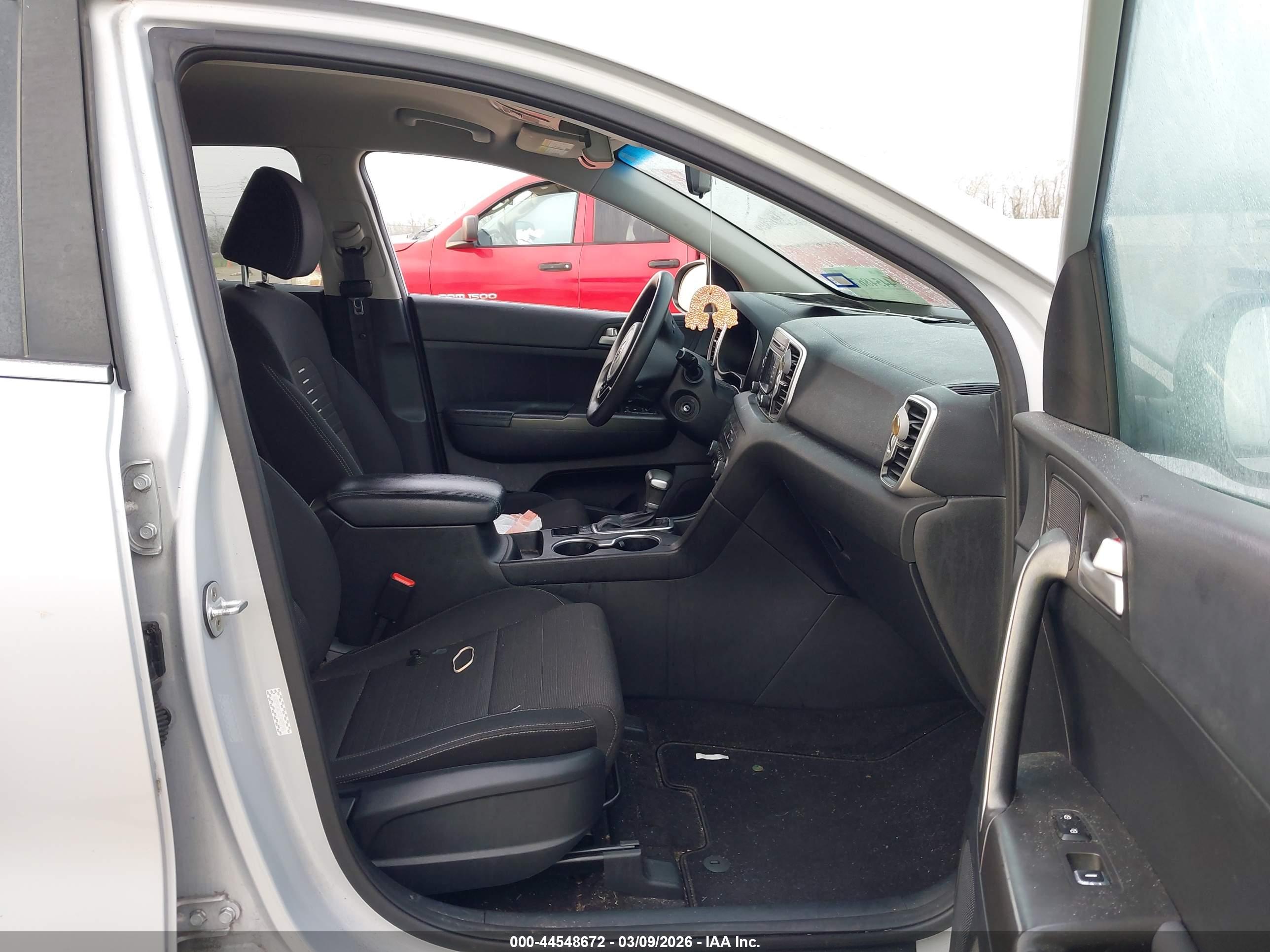 KIA SPORTAGE image 5