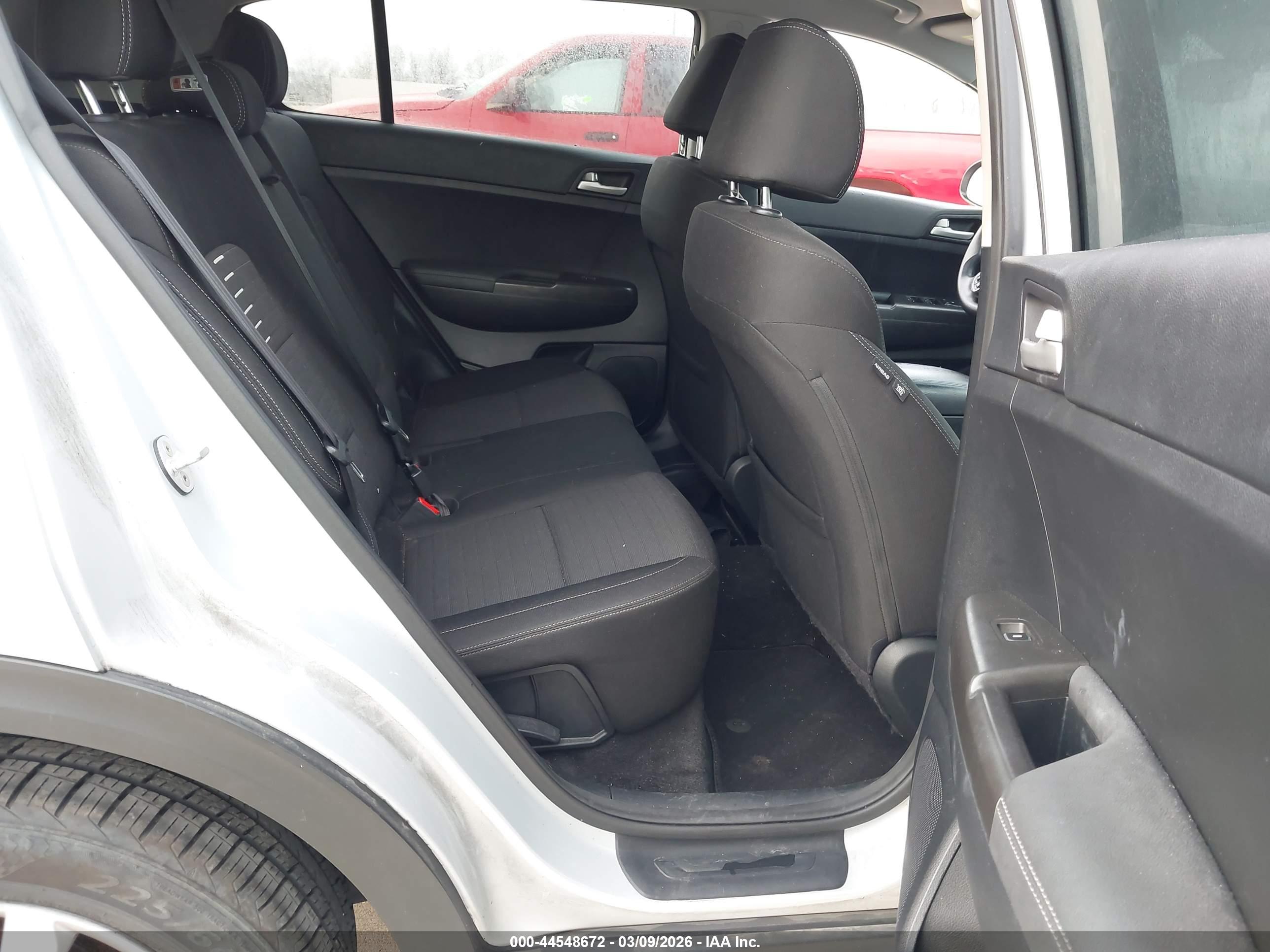 KIA SPORTAGE image 8