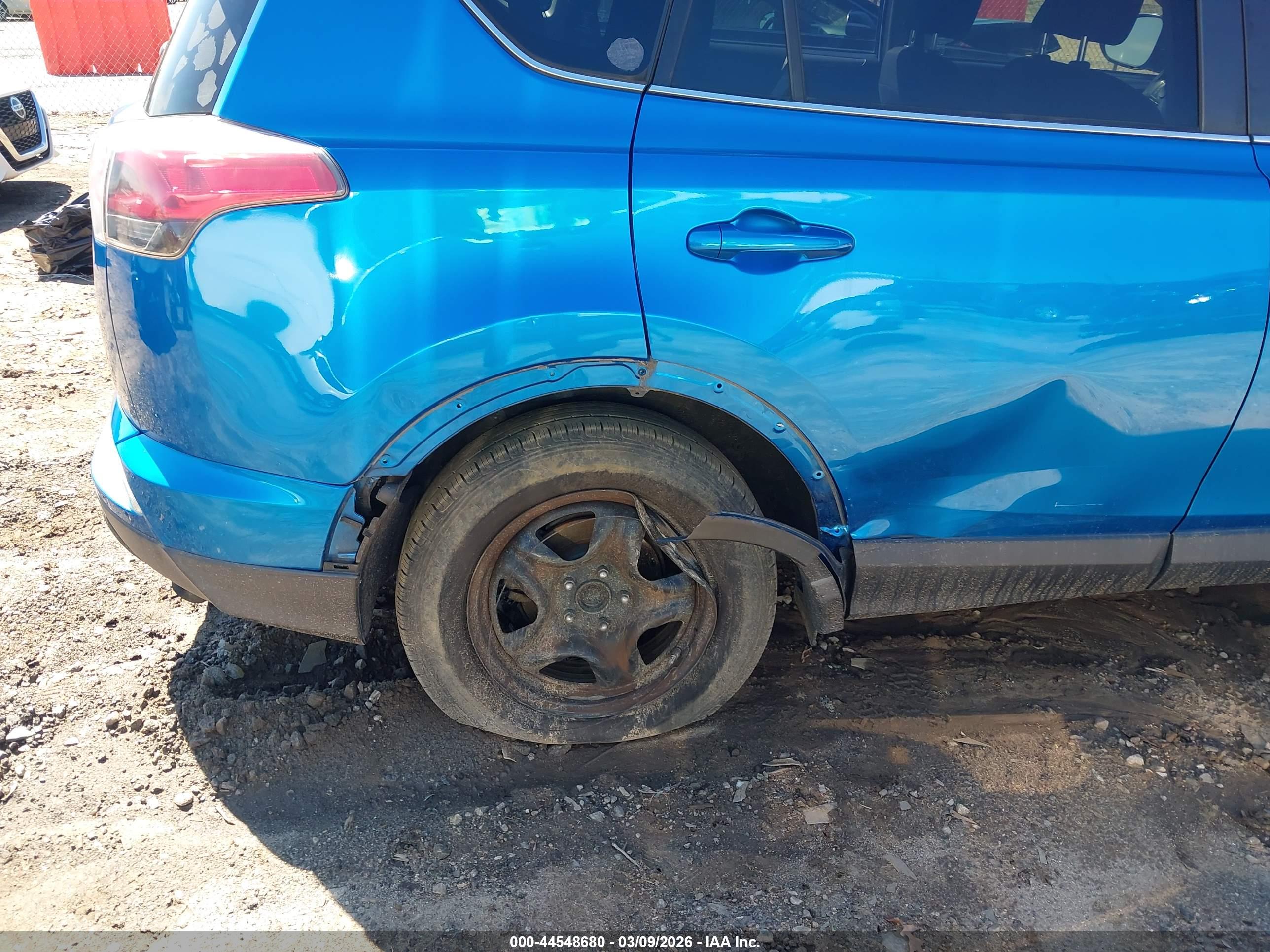 TOYOTA RAV4 image 6
