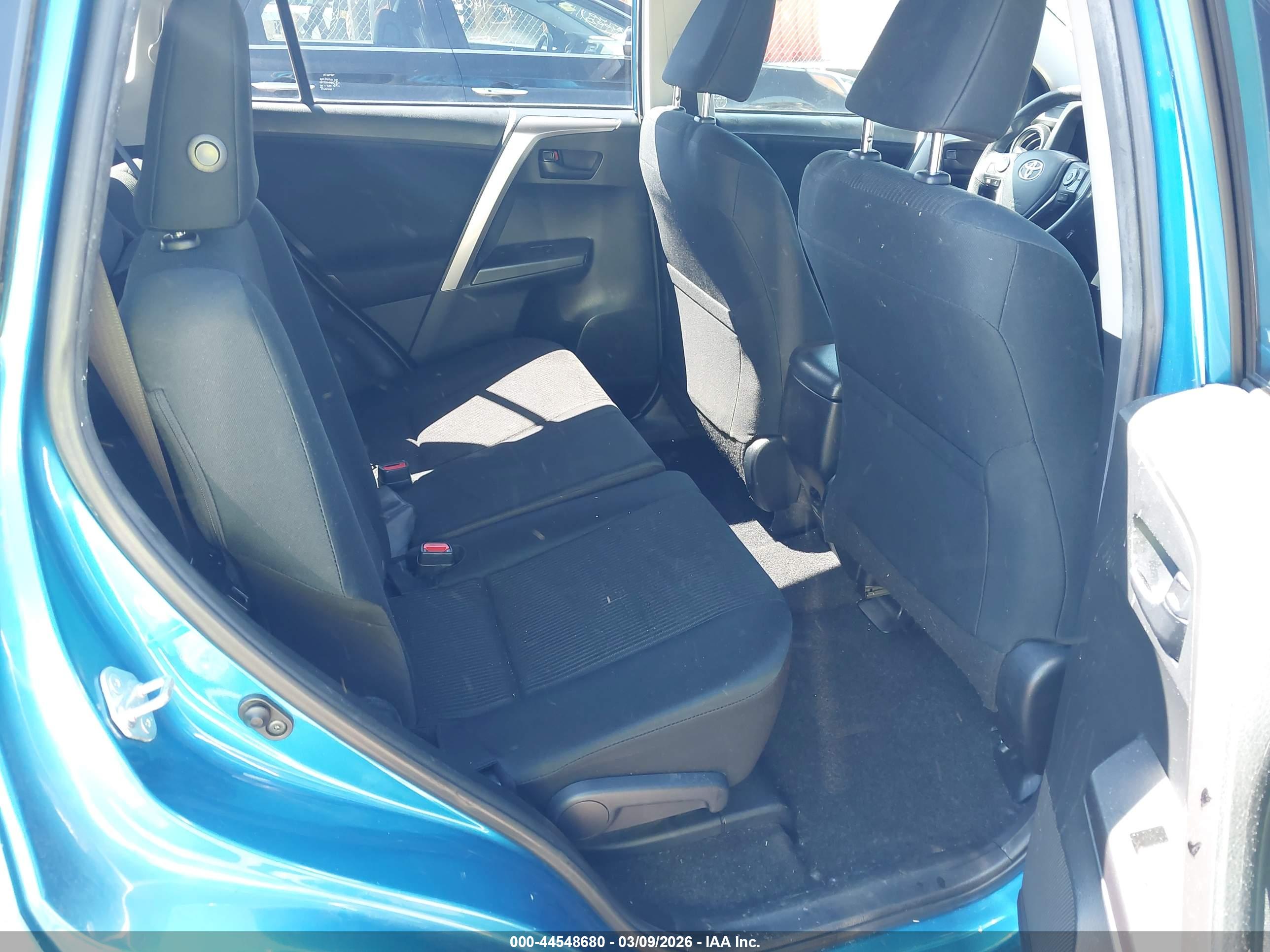 TOYOTA RAV4 image 8