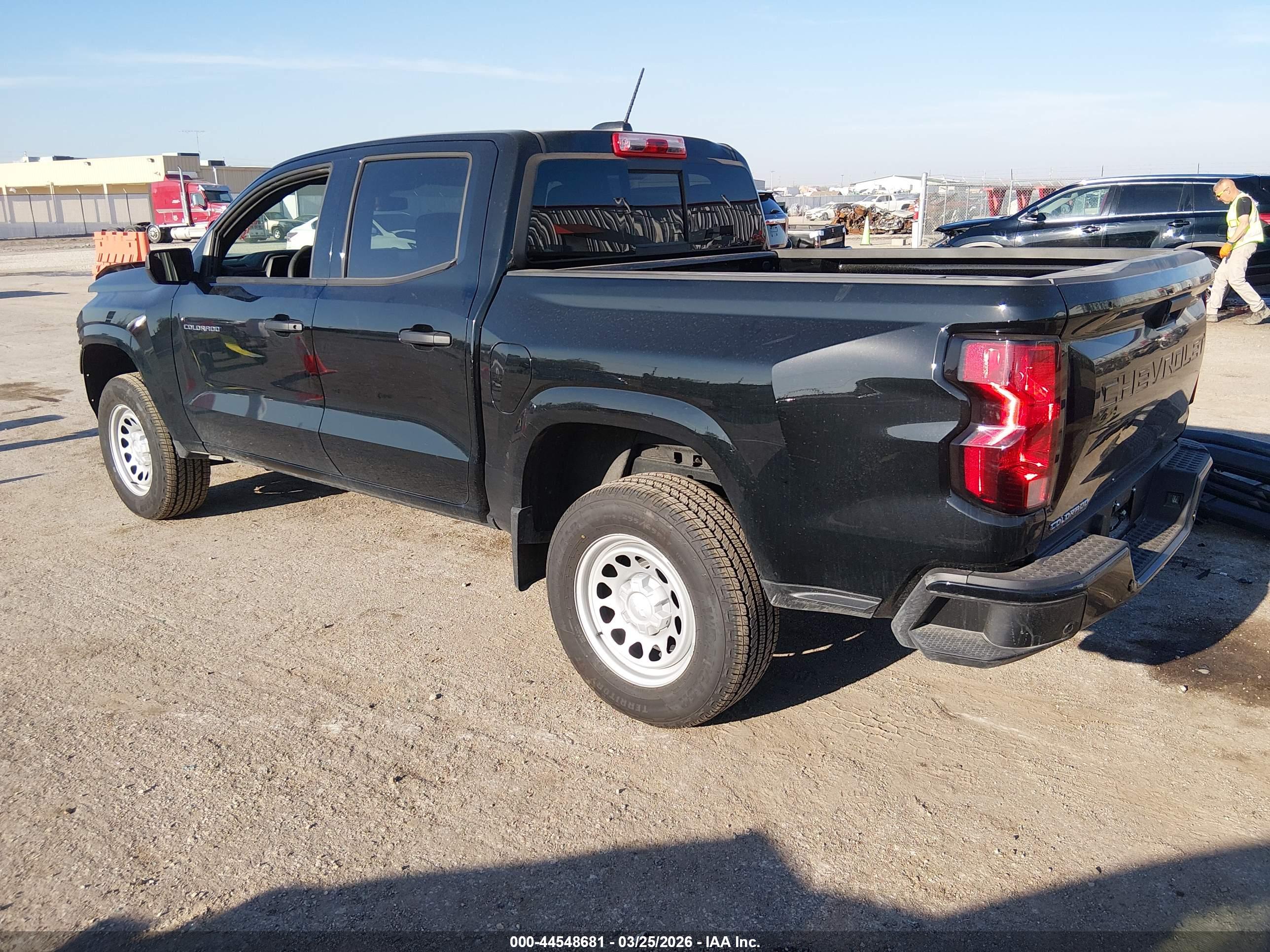 CHEVROLET COLORADO image 3