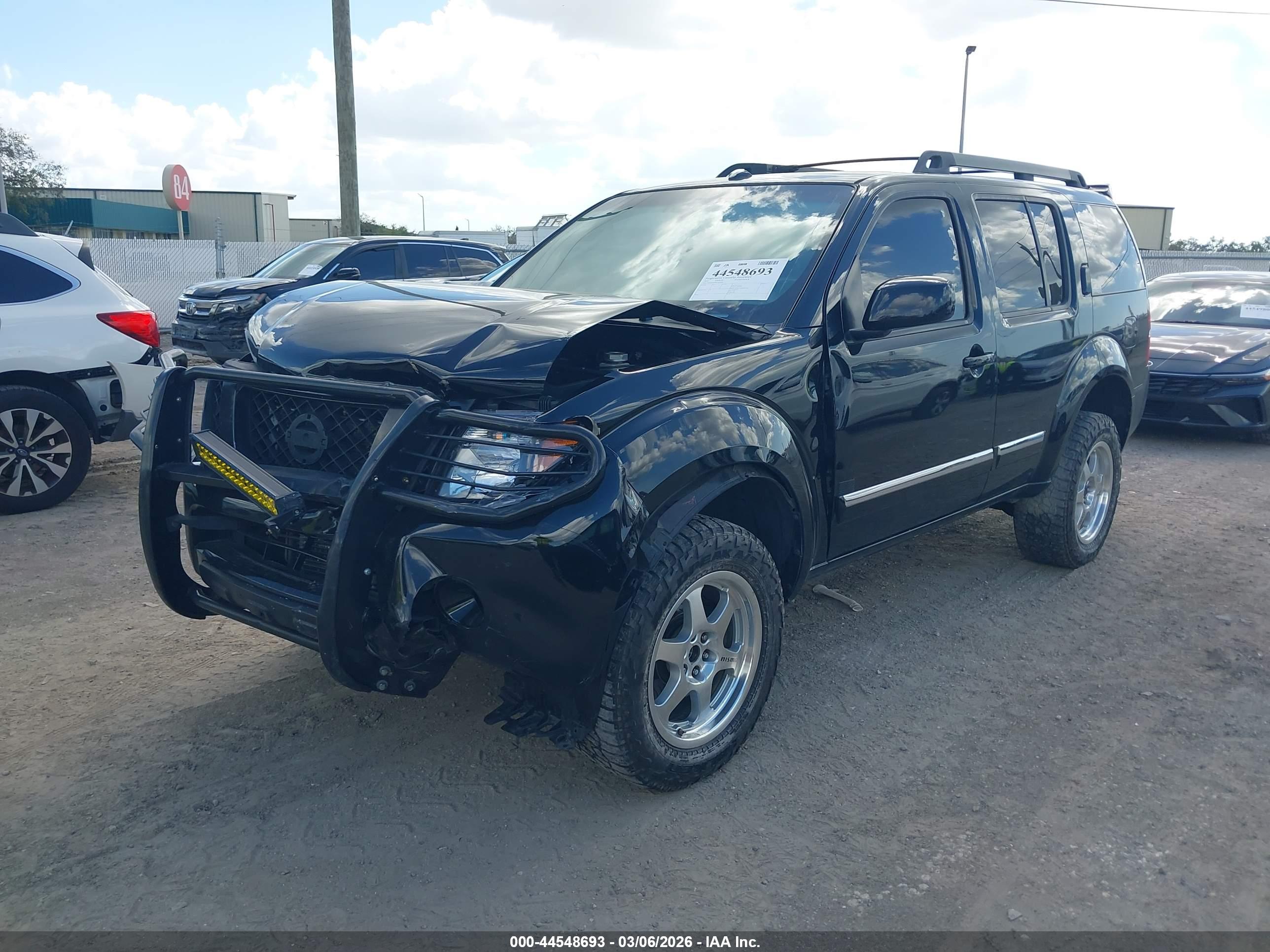 NISSAN PATHFINDER image 2