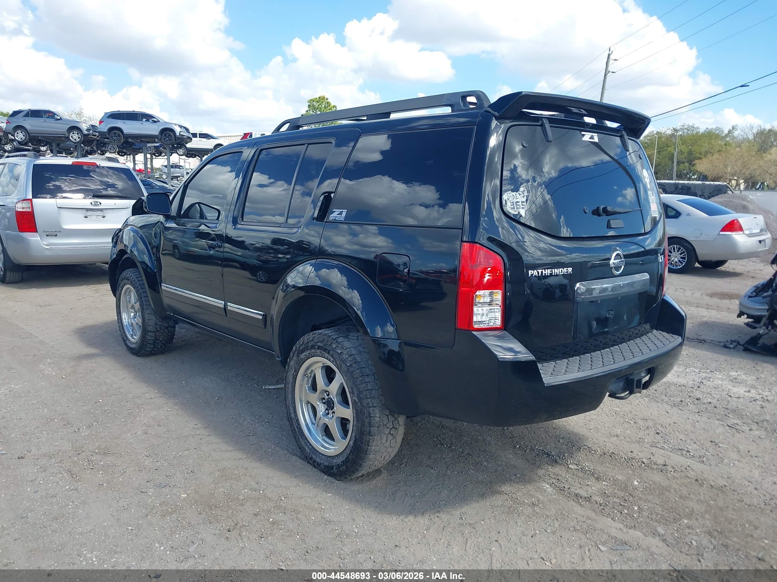 NISSAN PATHFINDER image 3