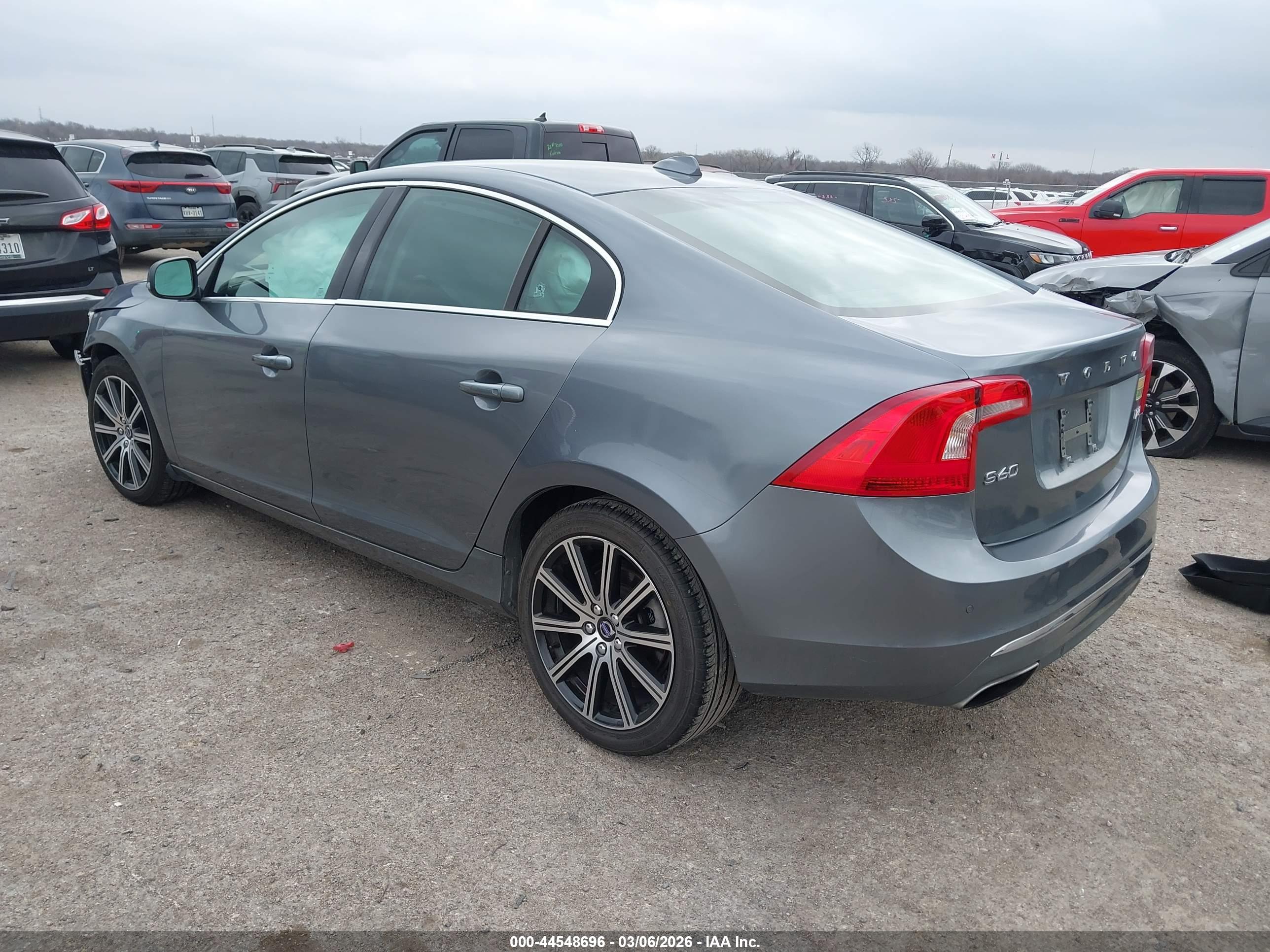 VOLVO S60 image 3