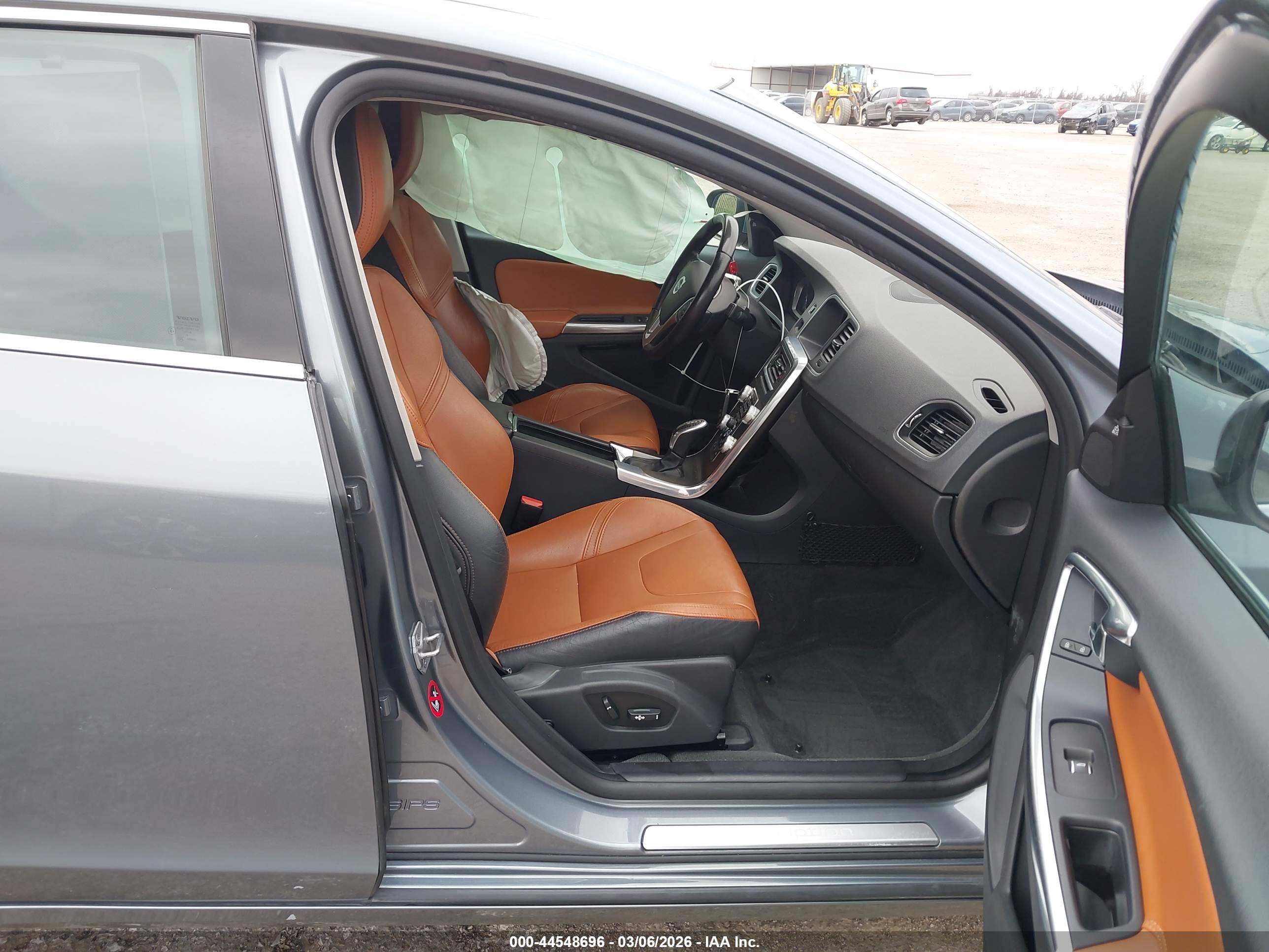 VOLVO S60 image 5