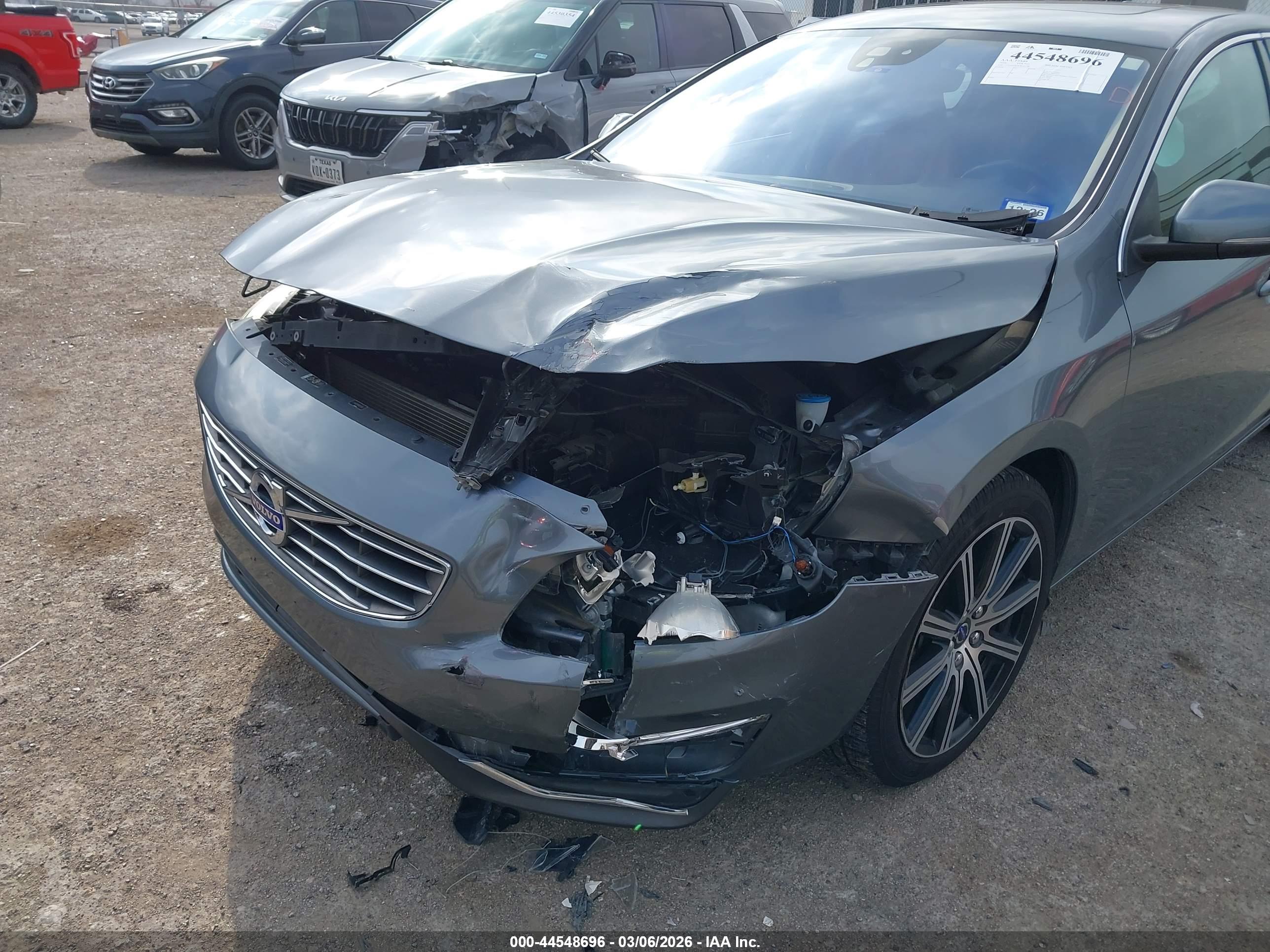 VOLVO S60 image 6