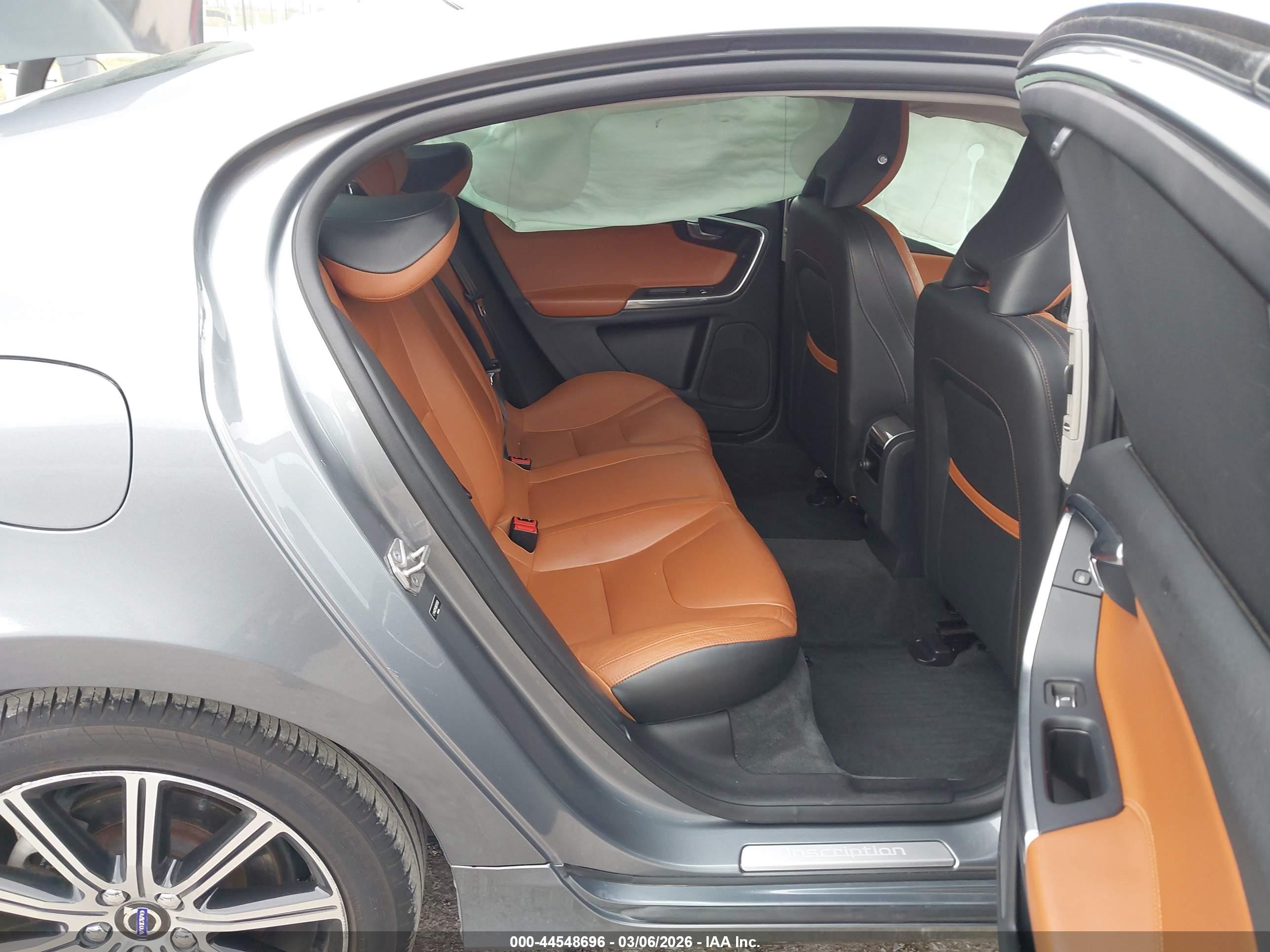 VOLVO S60 image 8