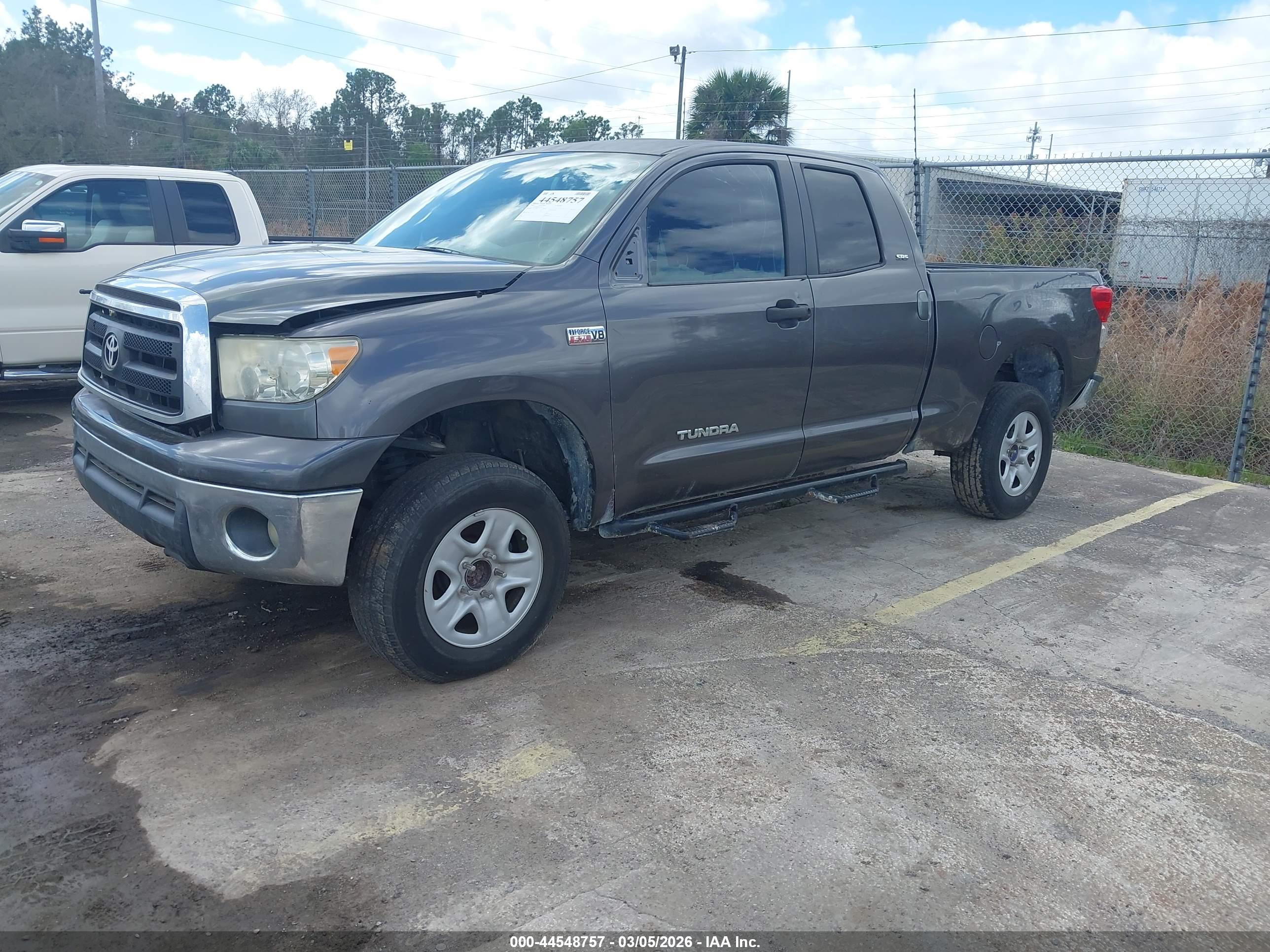 TOYOTA TUNDRA image 2