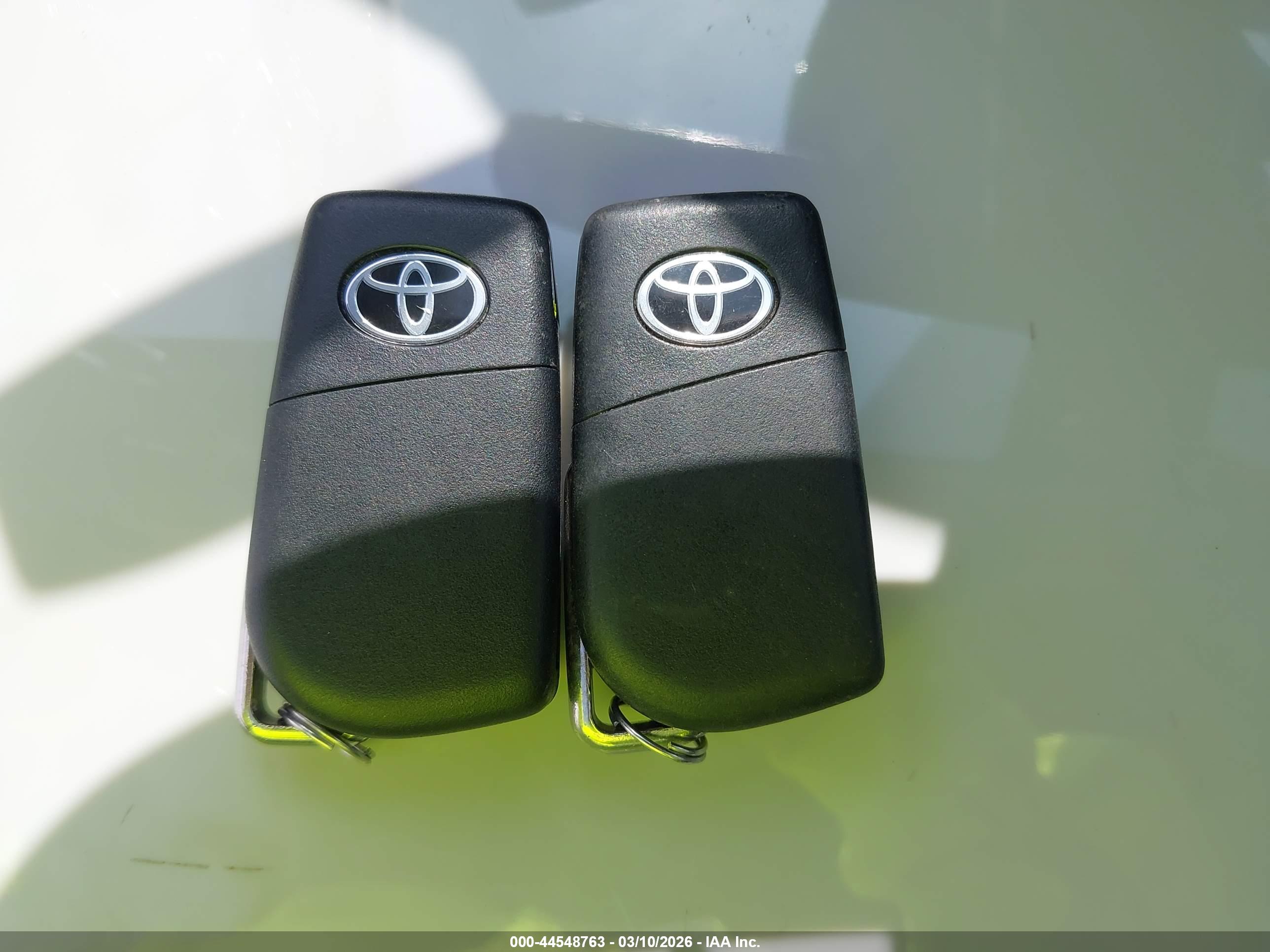 TOYOTA RAV4 image 11