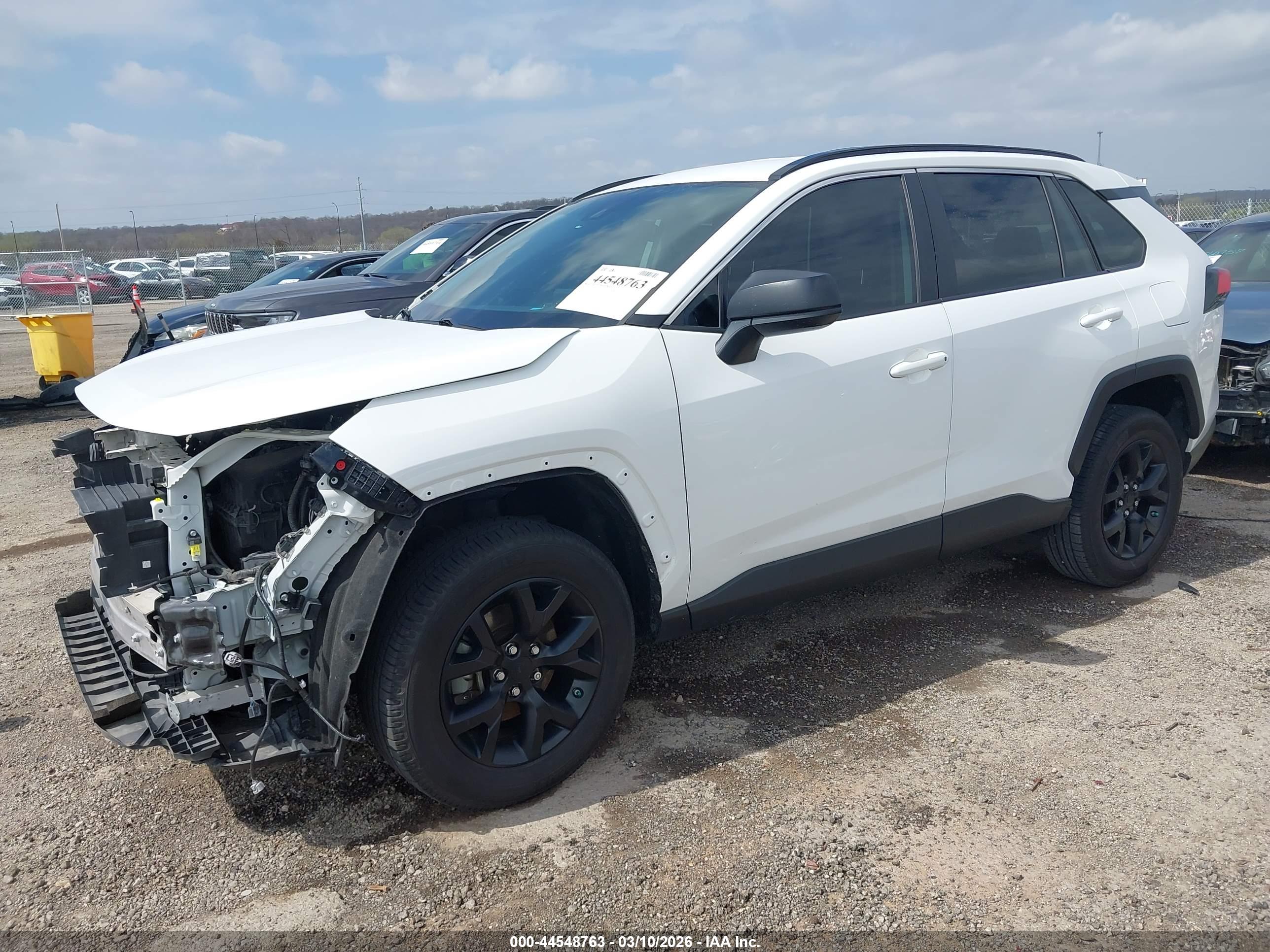 TOYOTA RAV4 image 2