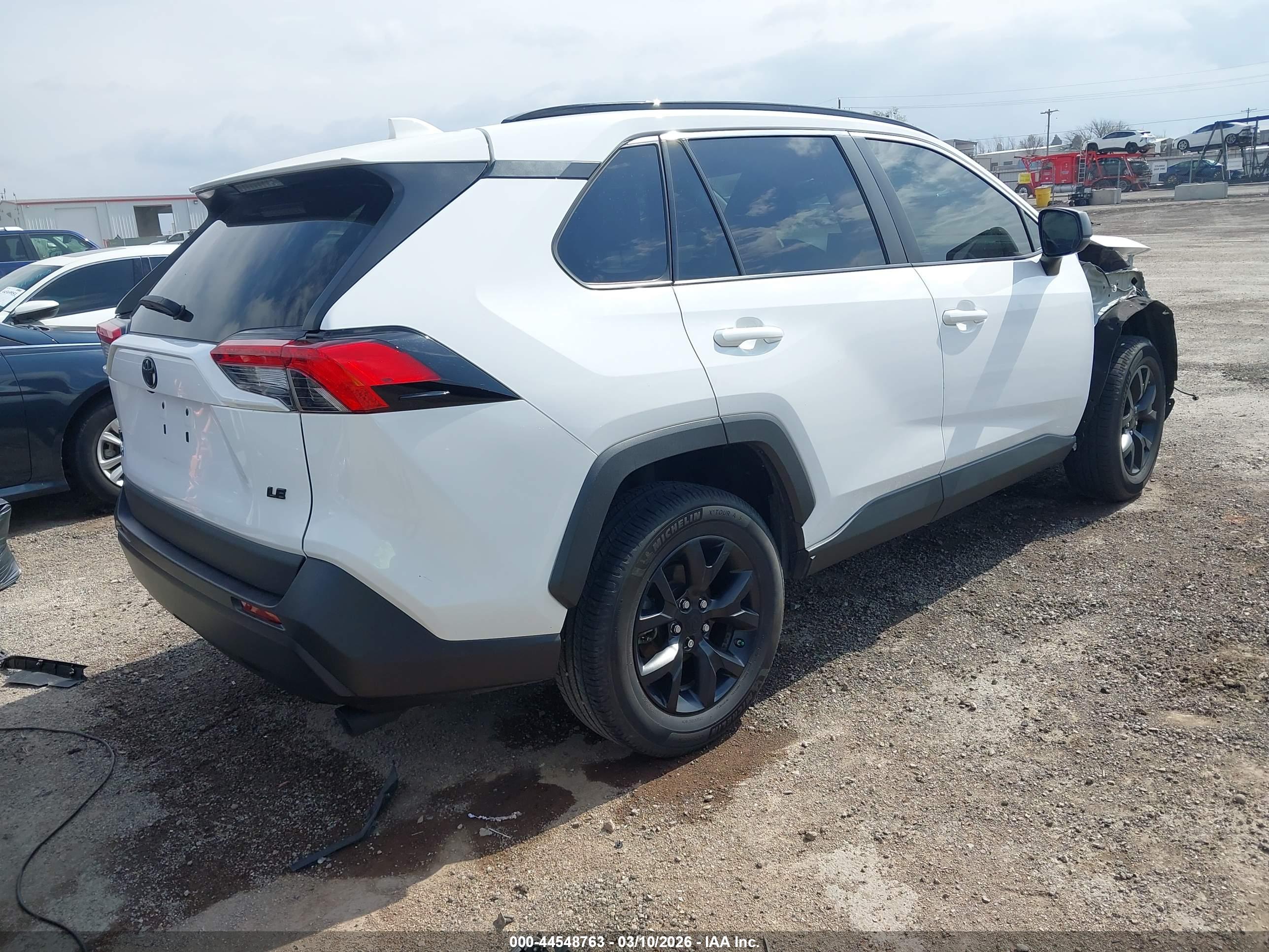 TOYOTA RAV4 image 4