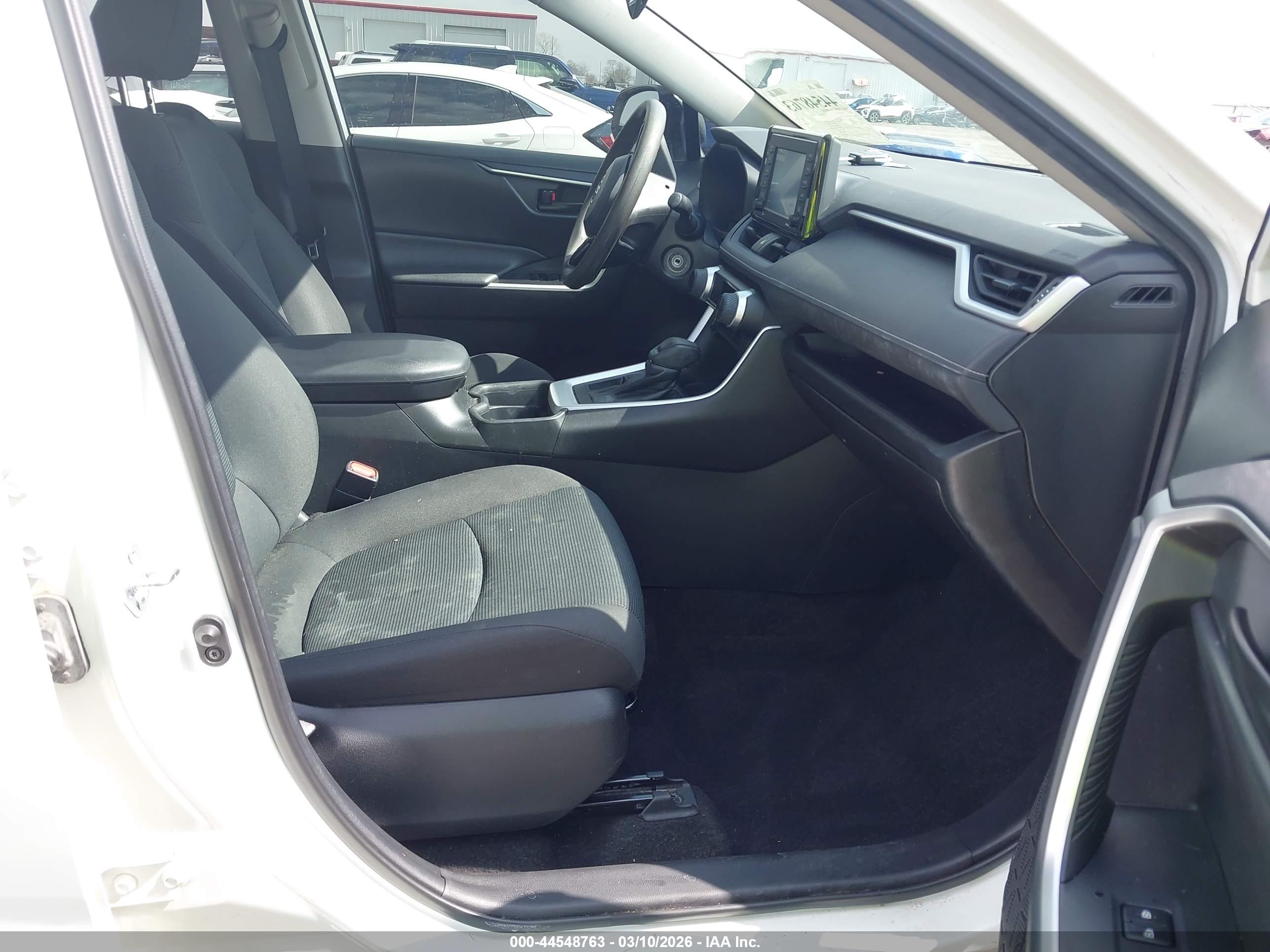 TOYOTA RAV4 image 5
