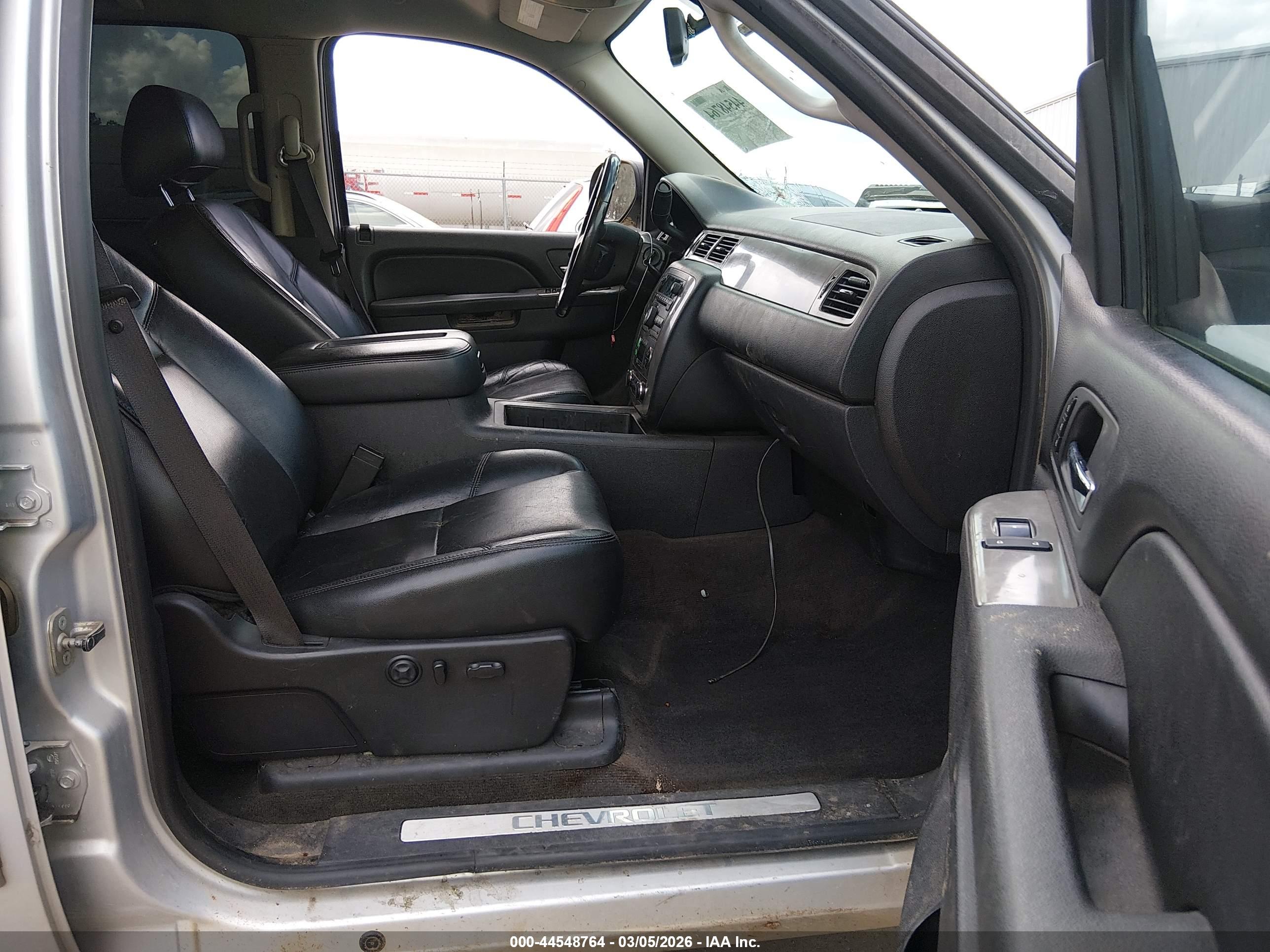 CHEVROLET SILVERADO image 5