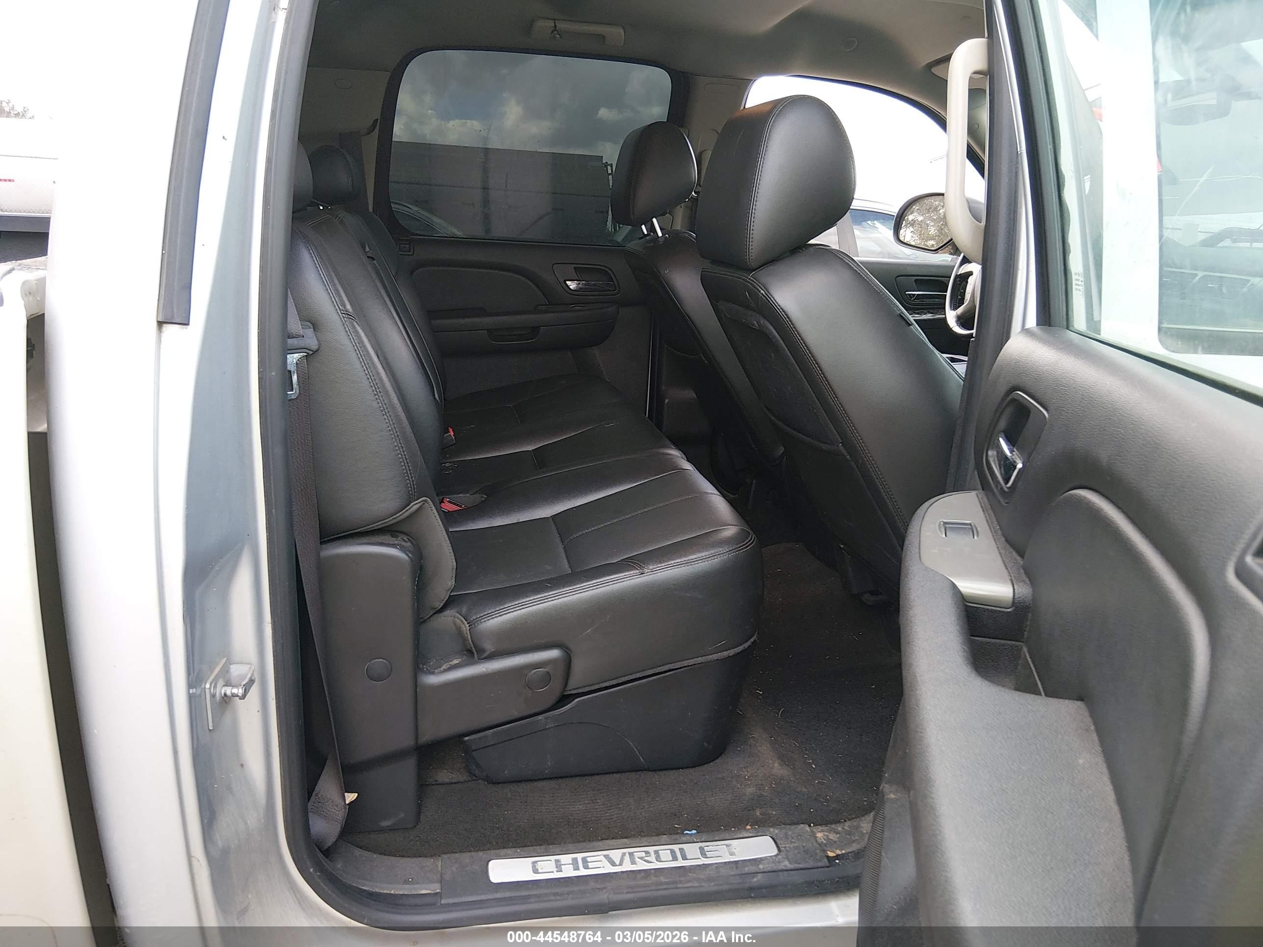 CHEVROLET SILVERADO image 8
