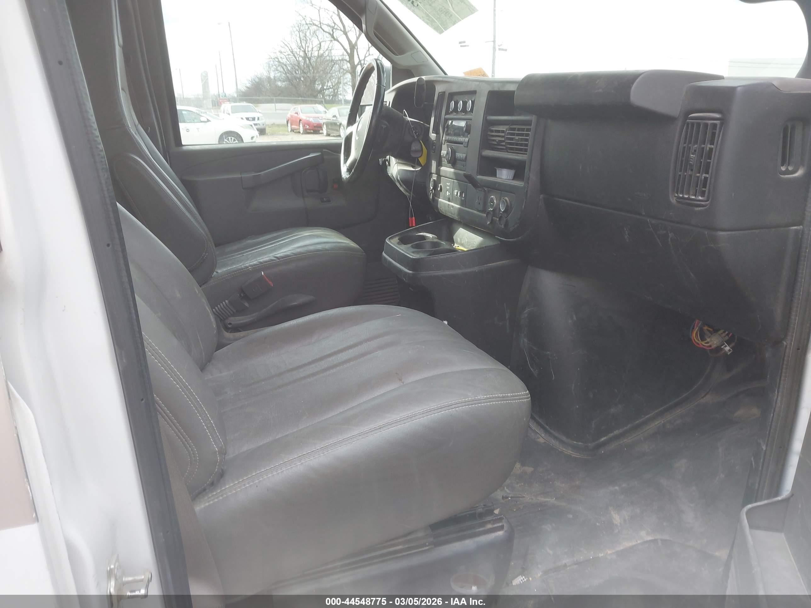 CHEVROLET EXPRESS image 5
