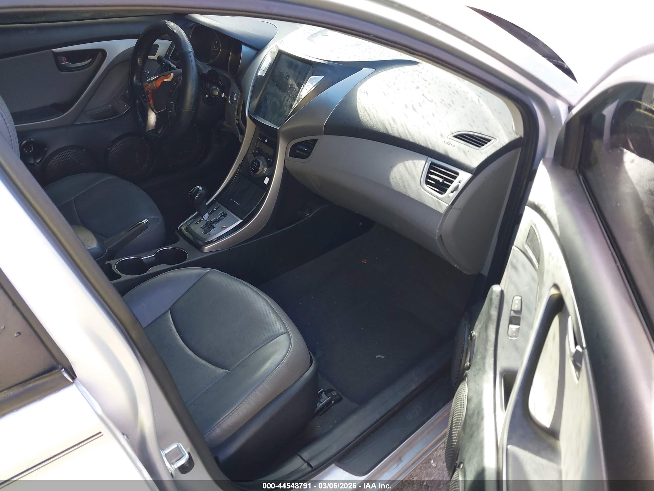 HYUNDAI ELANTRA image 5