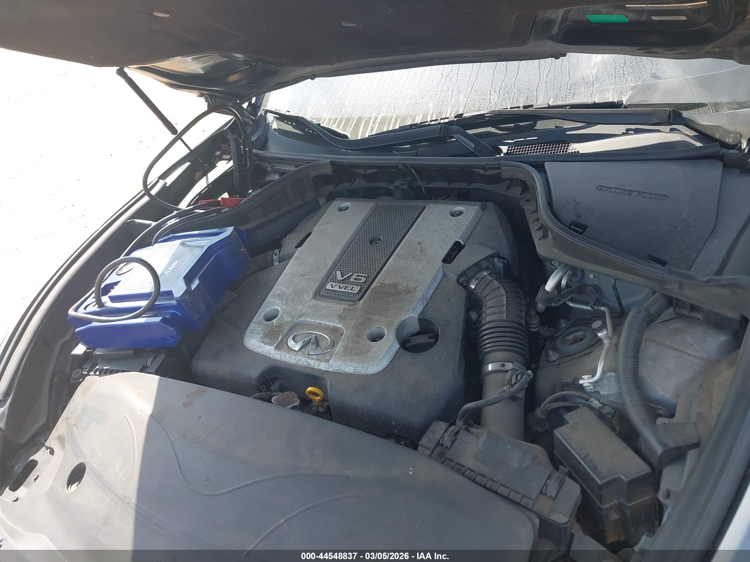 INFINITI Q70 image 10