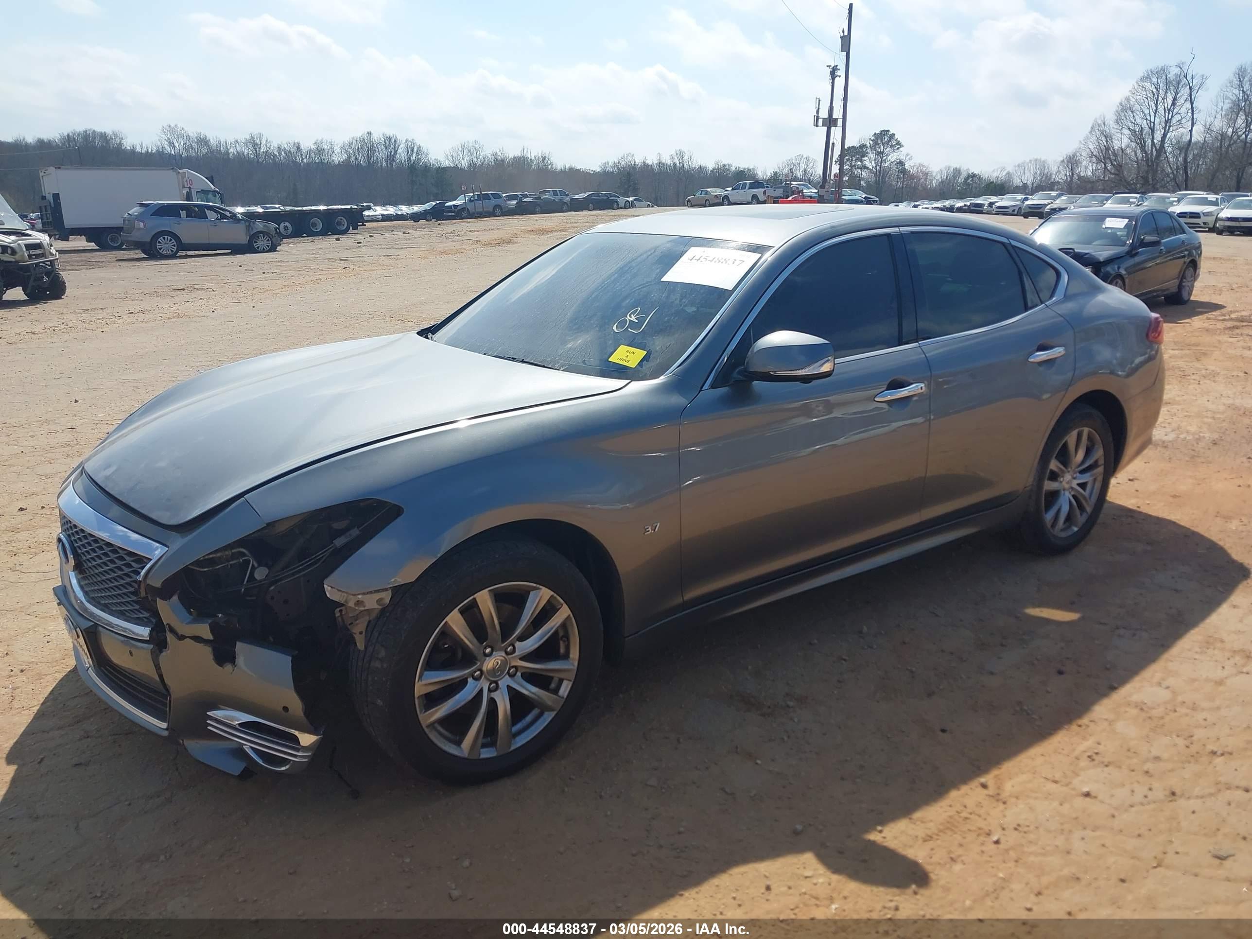 INFINITI Q70 image 2