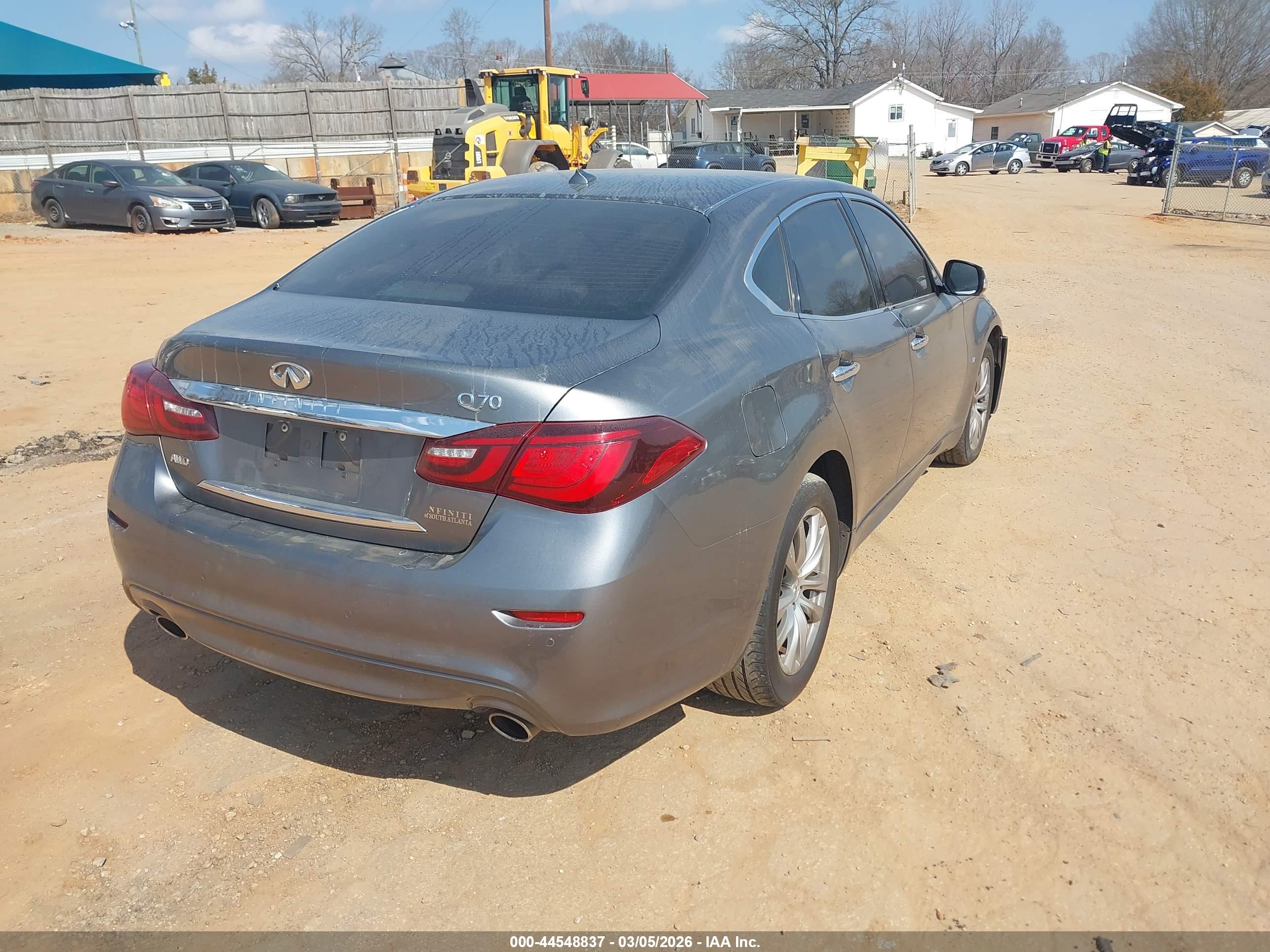 INFINITI Q70 image 4