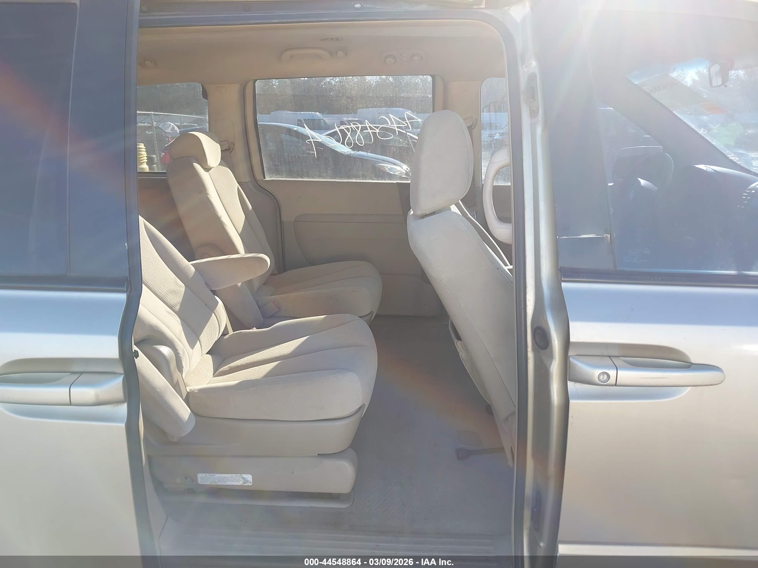 KIA SEDONA image 8