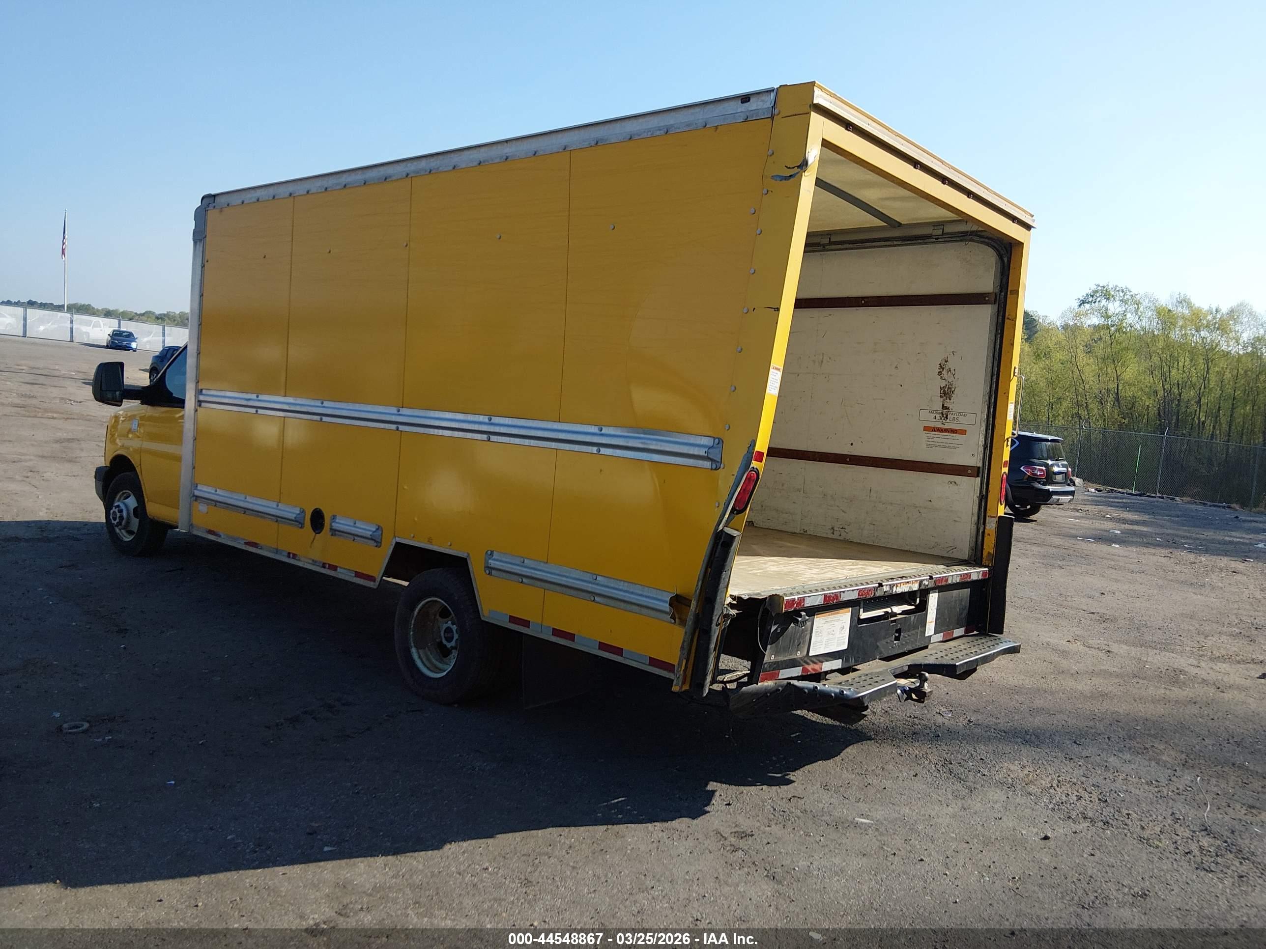 GMC SAVANA image 3