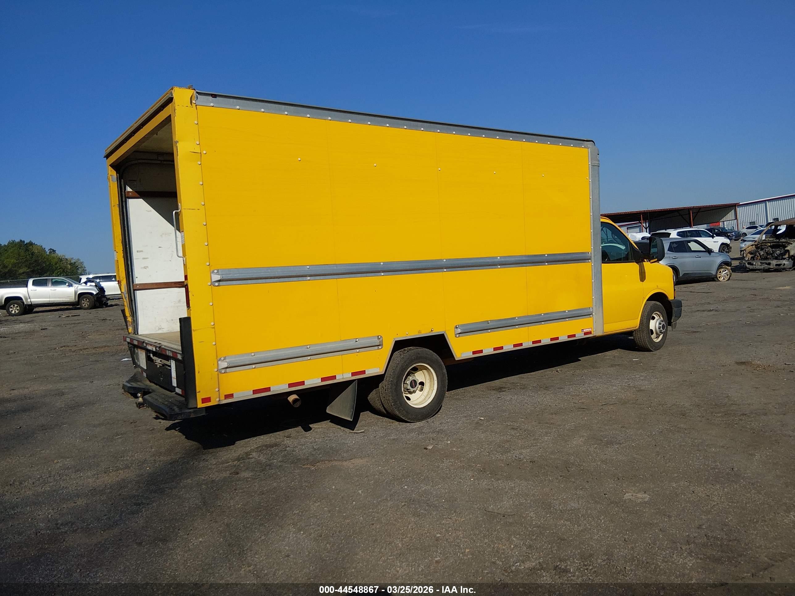 GMC SAVANA image 4